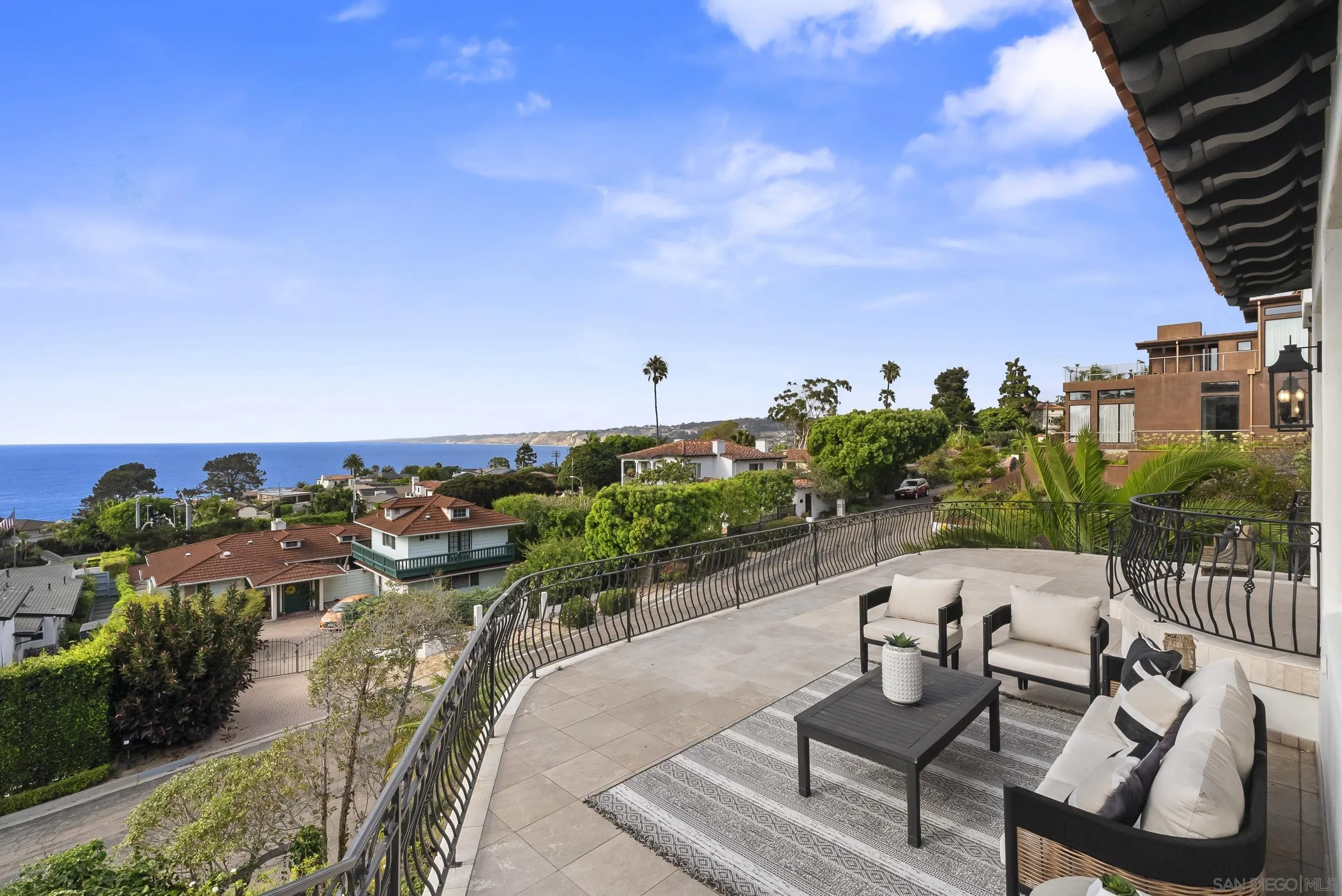 https://cdn.realtyfeed.com/cdn/127/260019560/d12a3314db974e140f53f5b624a003f9.webp