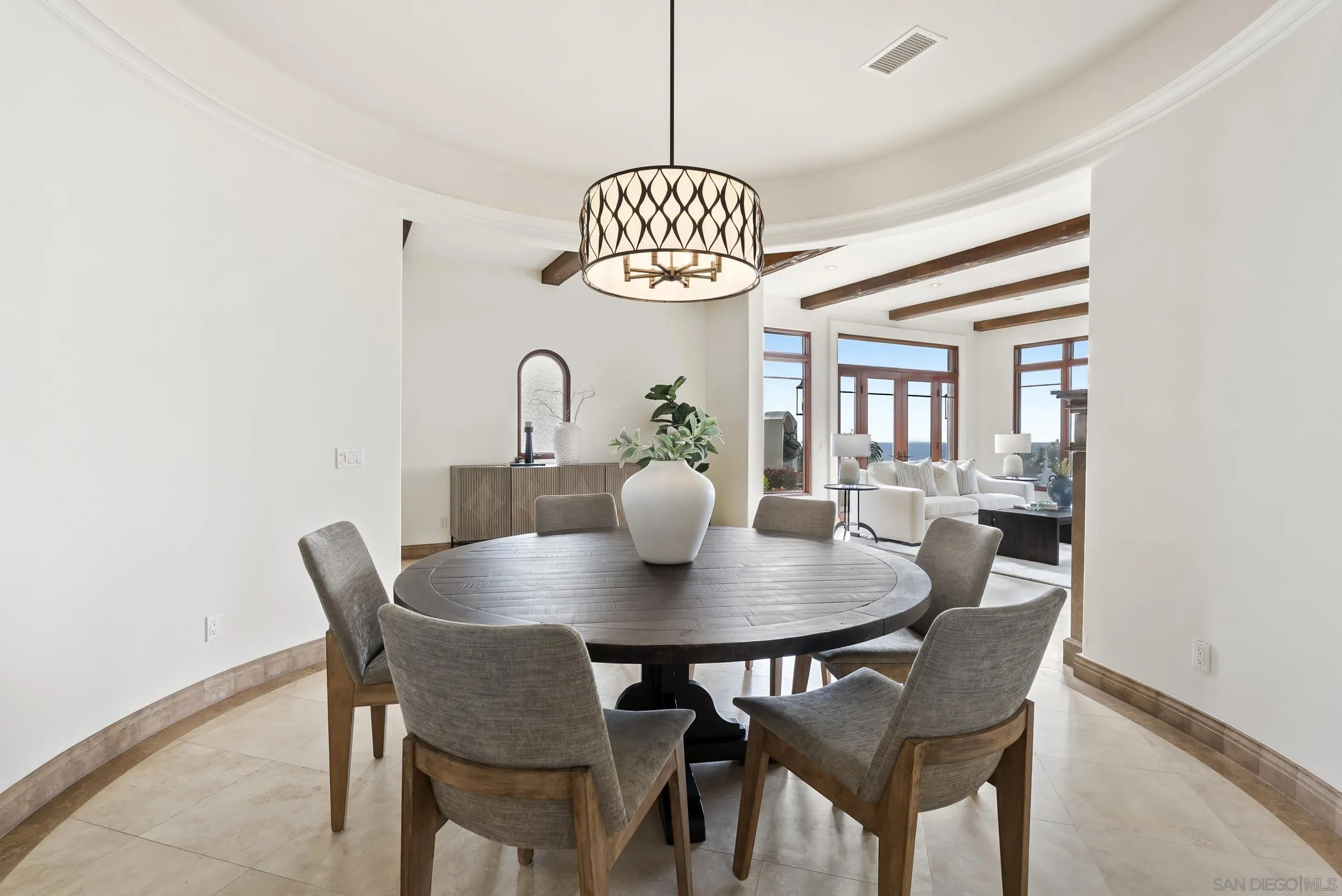 https://cdn.realtyfeed.com/cdn/127/260019560/dff91622c15fb11430424086d47fb733.webp