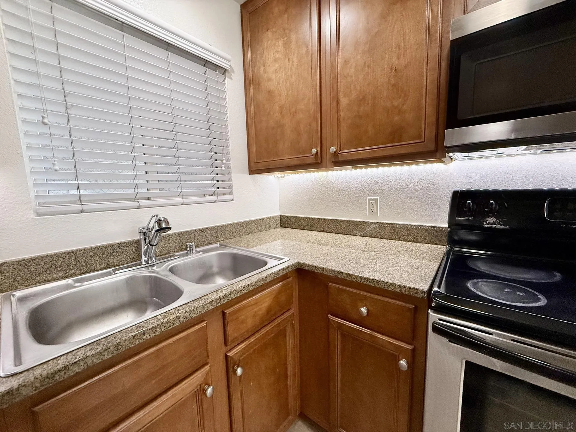 Photo #14: 260019561 Listing: Photo #14