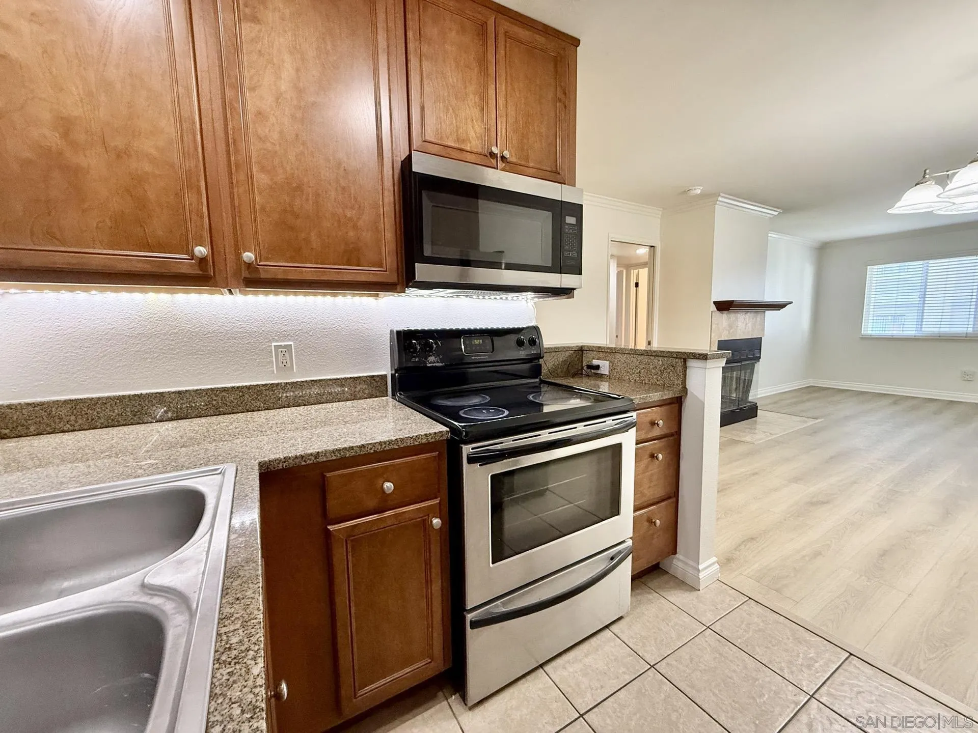 https://cdn.realtyfeed.com/cdn/127/260019561/0caddcdc61cf5c5aff5dc7c96fa9fff7.webp