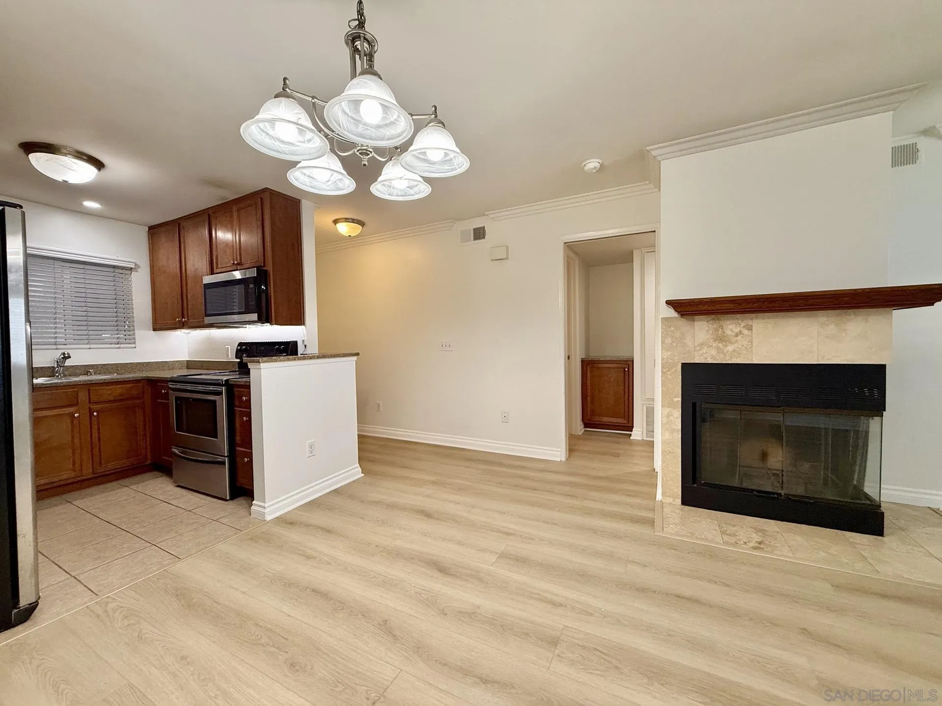 Photo #6: 260019561 Listing: Photo #6