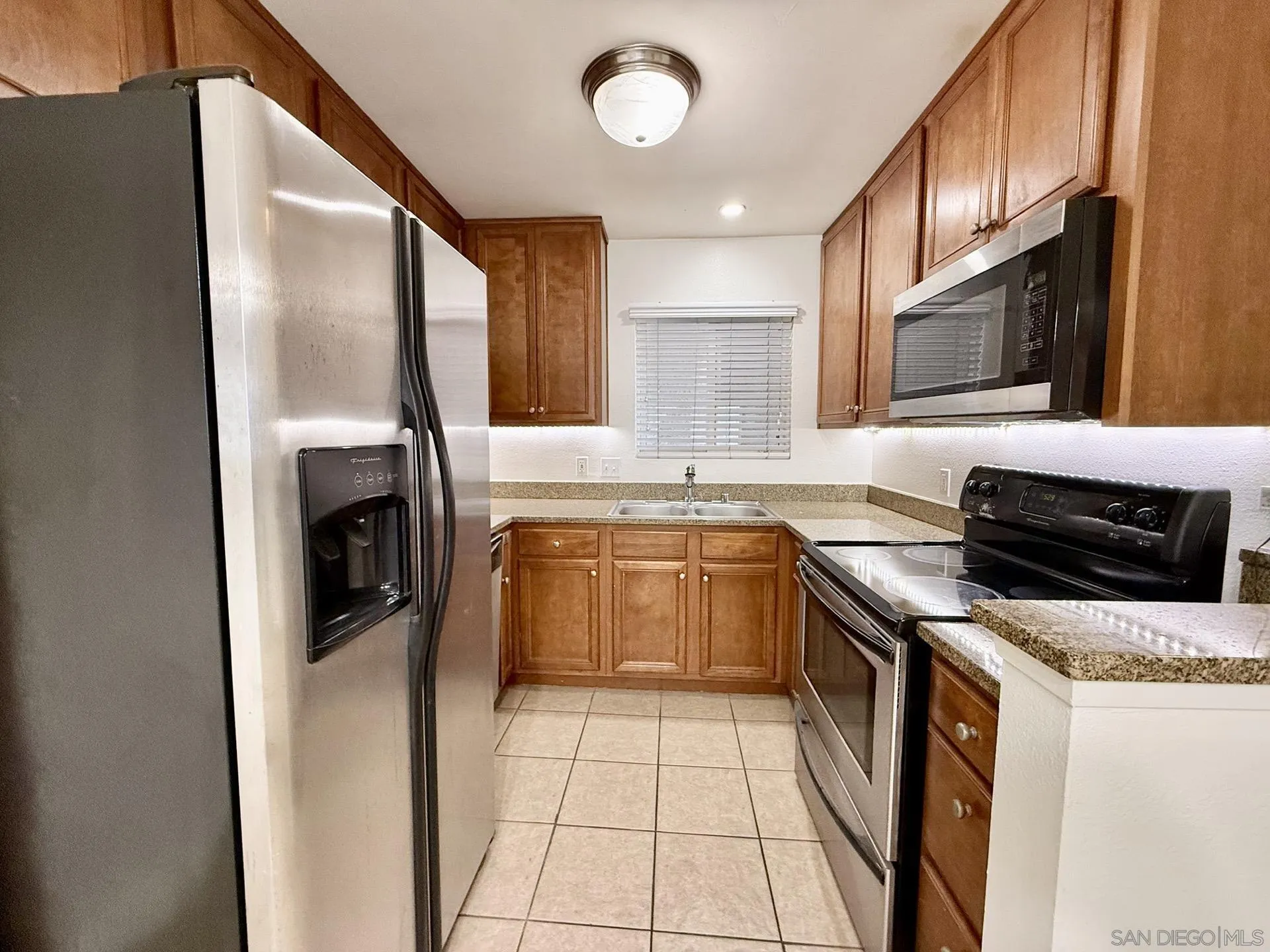 Photo #12: 260019561 Listing: Photo #12