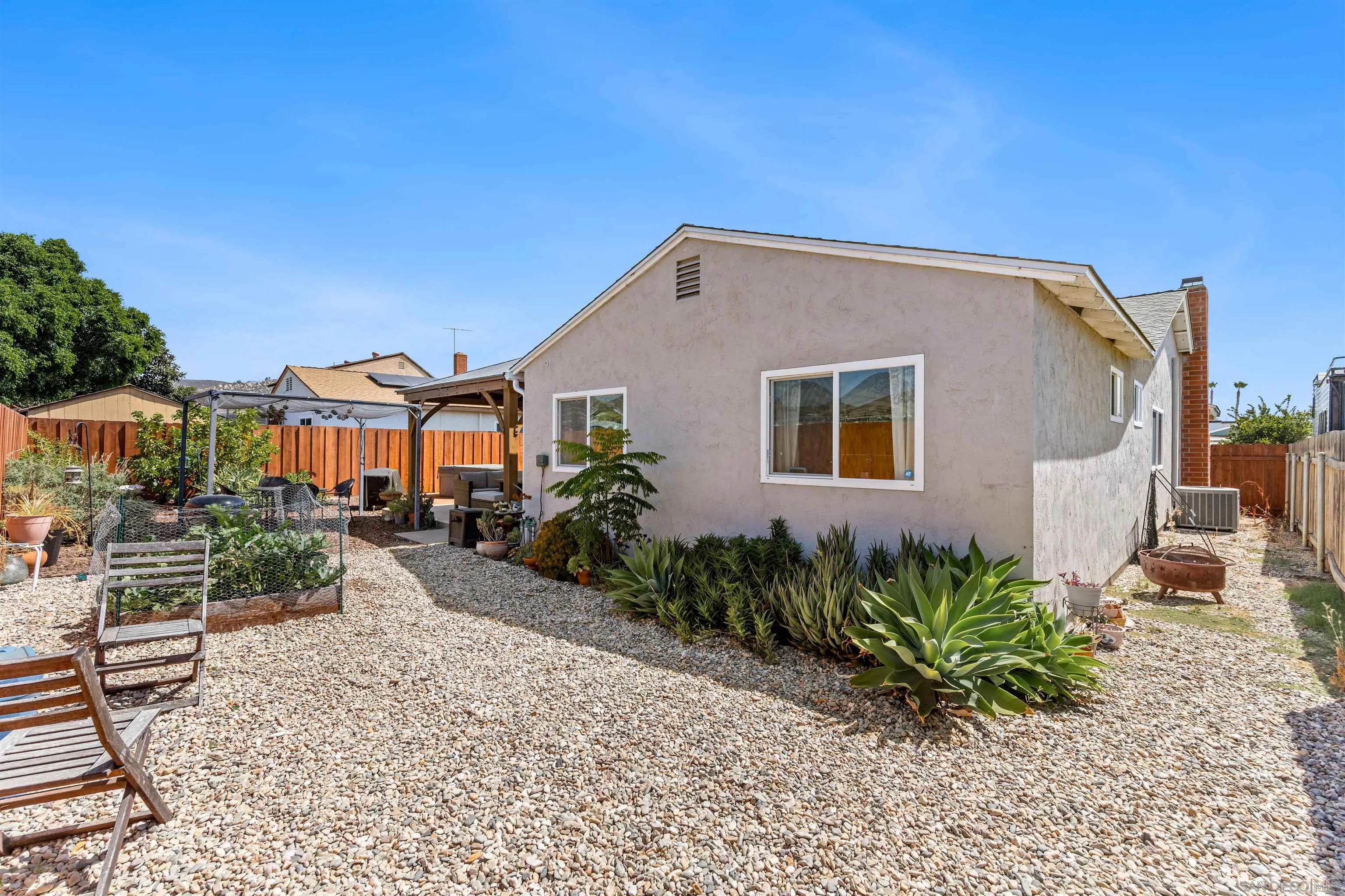 https://cdn.realtyfeed.com/cdn/127/260019563/22af32e7398444bc54987740e0f8fb8d.webp