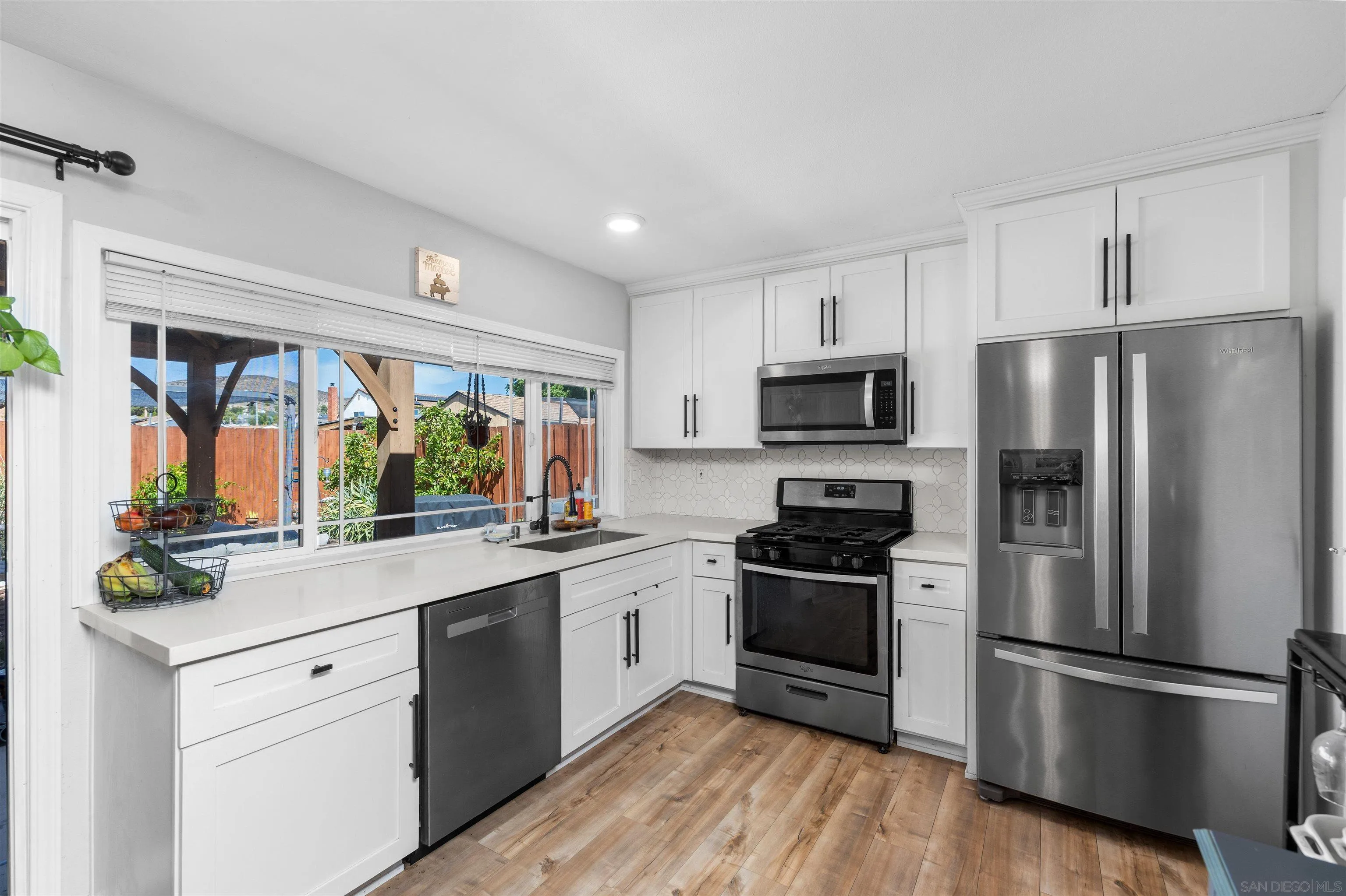 https://cdn.realtyfeed.com/cdn/127/260019563/cb8174975cc1782bc2a252fe54278f18.webp