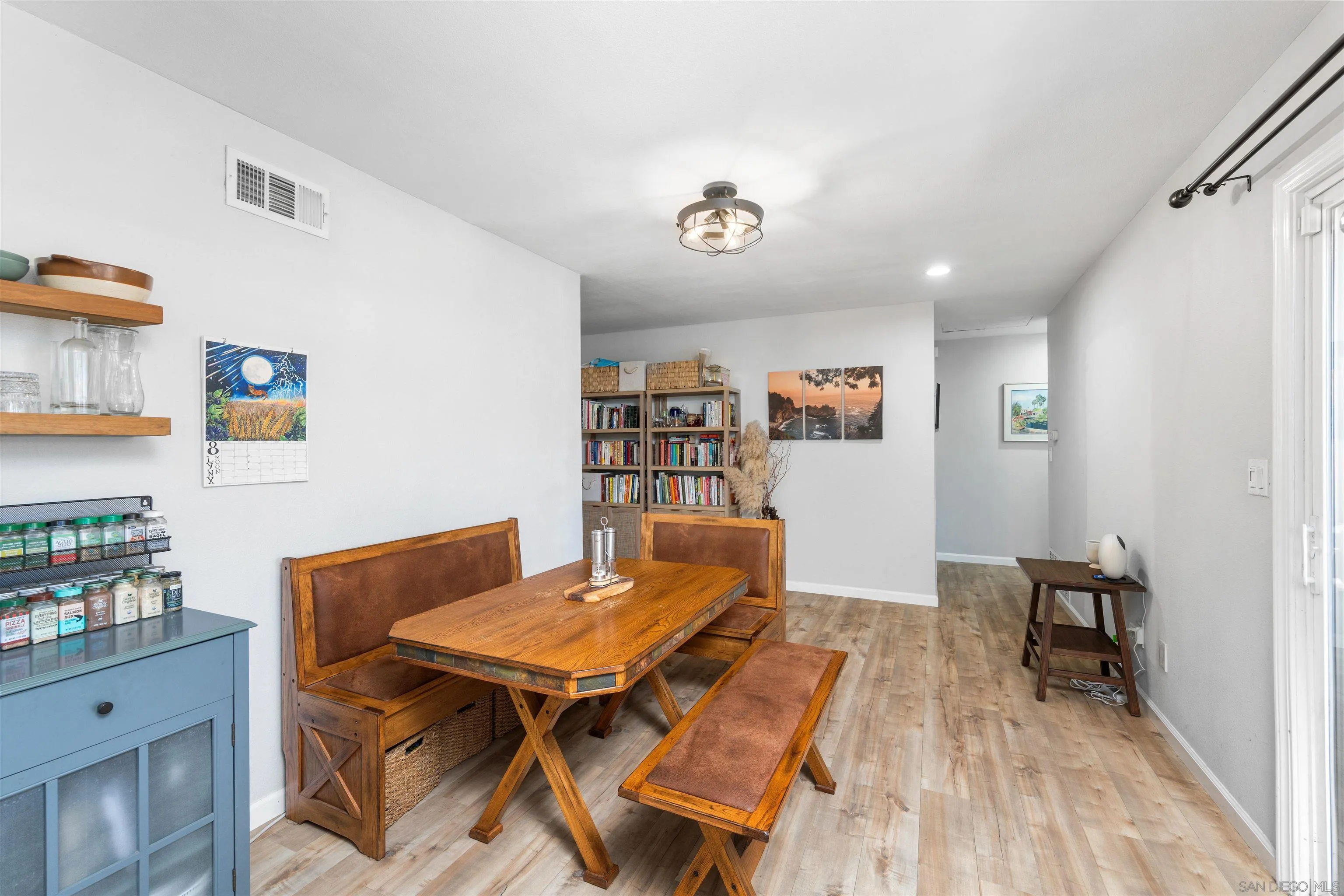 https://cdn.realtyfeed.com/cdn/127/260019563/e8deb59fee61cac7040b77252c05df18.webp