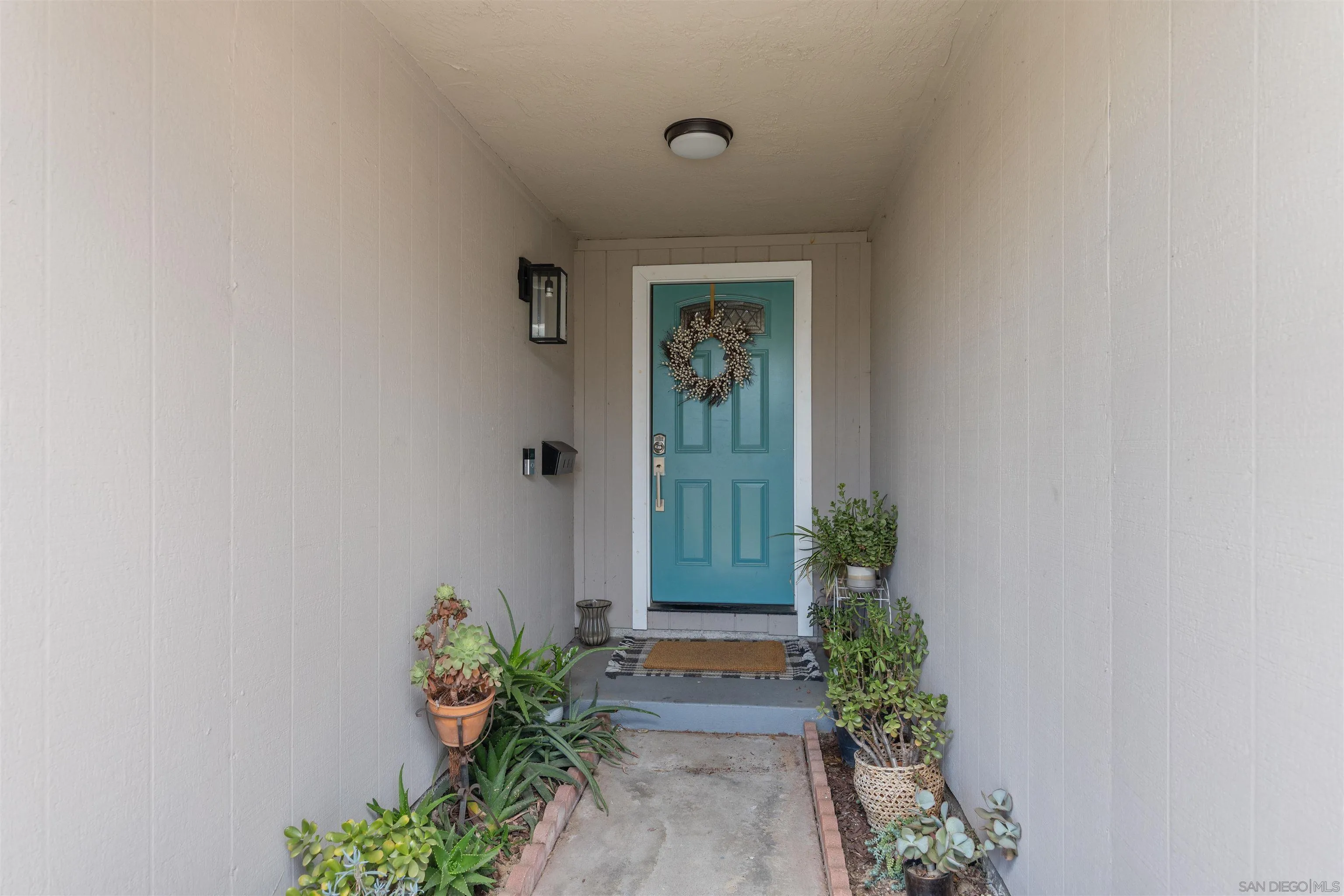https://cdn.realtyfeed.com/cdn/127/260019563/ecc71646f7002a5101559539d68ef95a.webp