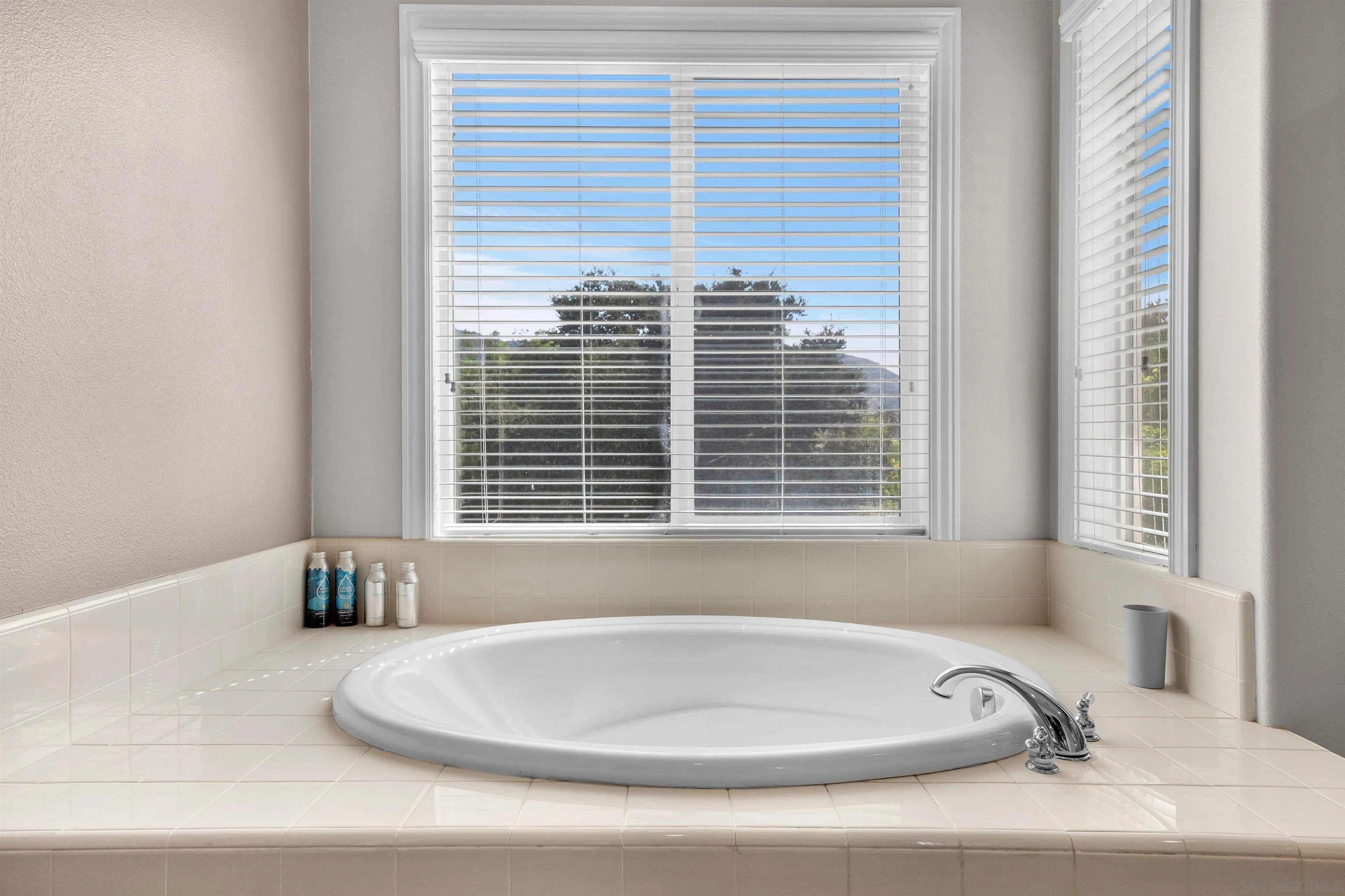 https://cdn.realtyfeed.com/cdn/127/260019564/658da87da4f310cdfc8a2479464b0b1e.webp