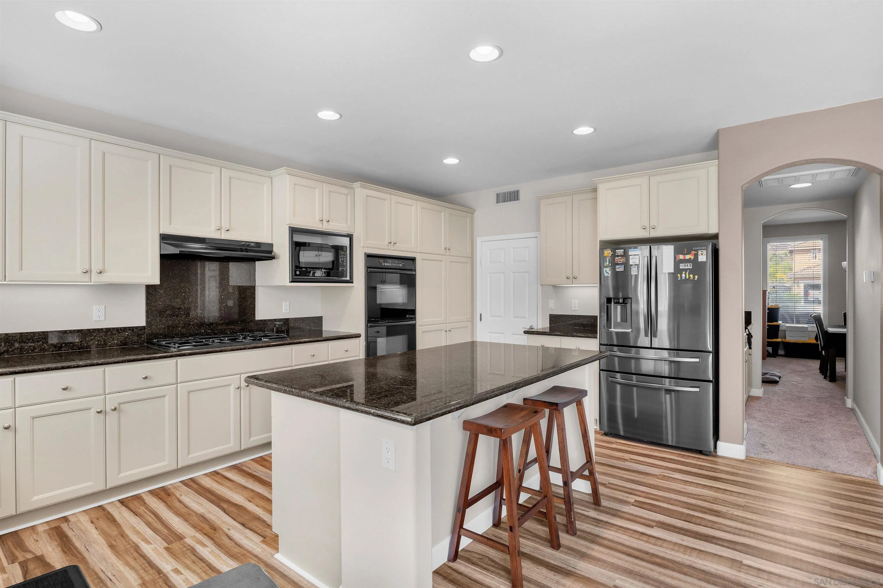 https://cdn.realtyfeed.com/cdn/127/260019564/84fd53cf3400a77647544267d78dc675.webp