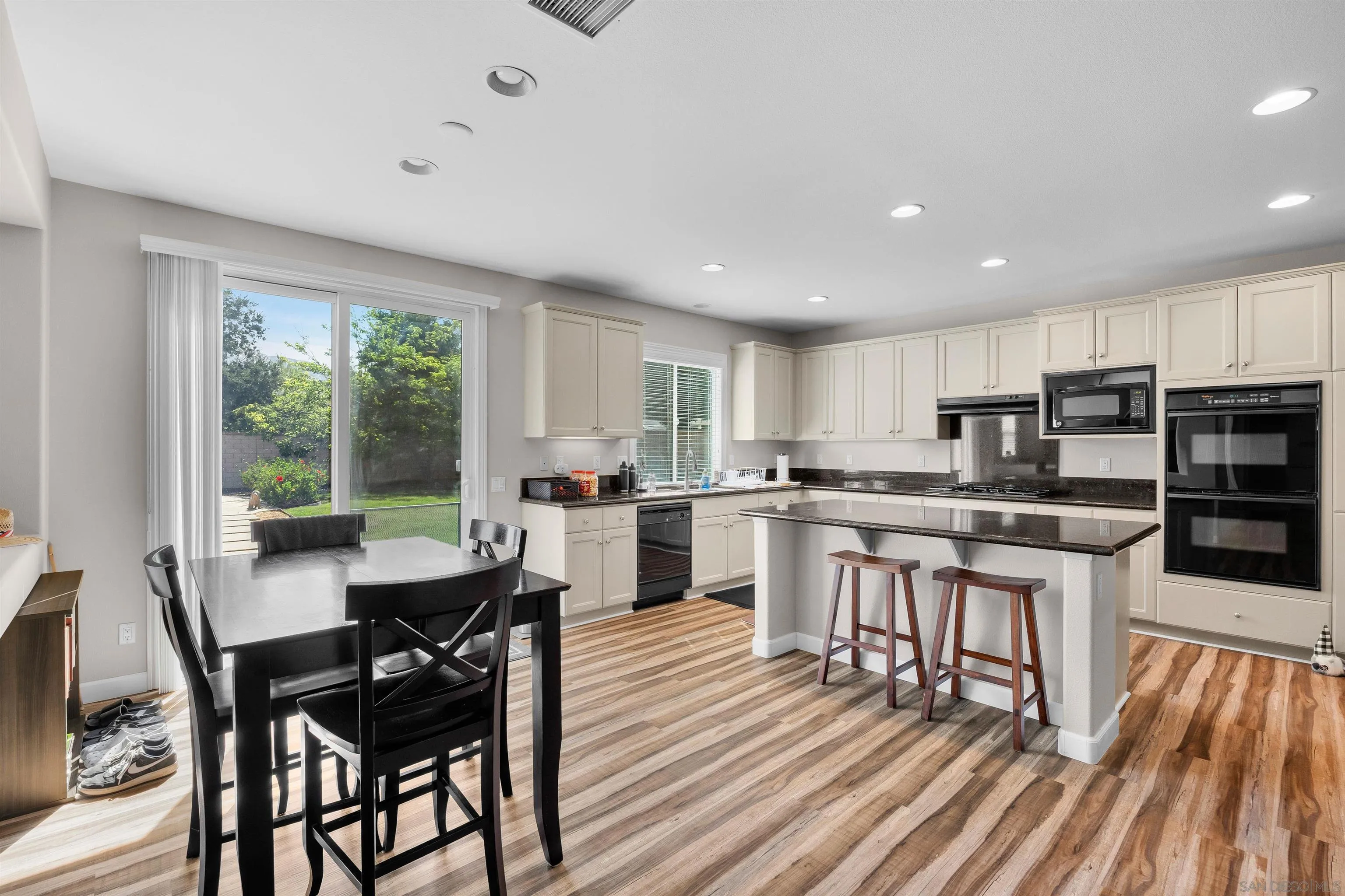 https://cdn.realtyfeed.com/cdn/127/260019564/b919cb3ce1ad6964590cdae87a0440c5.webp