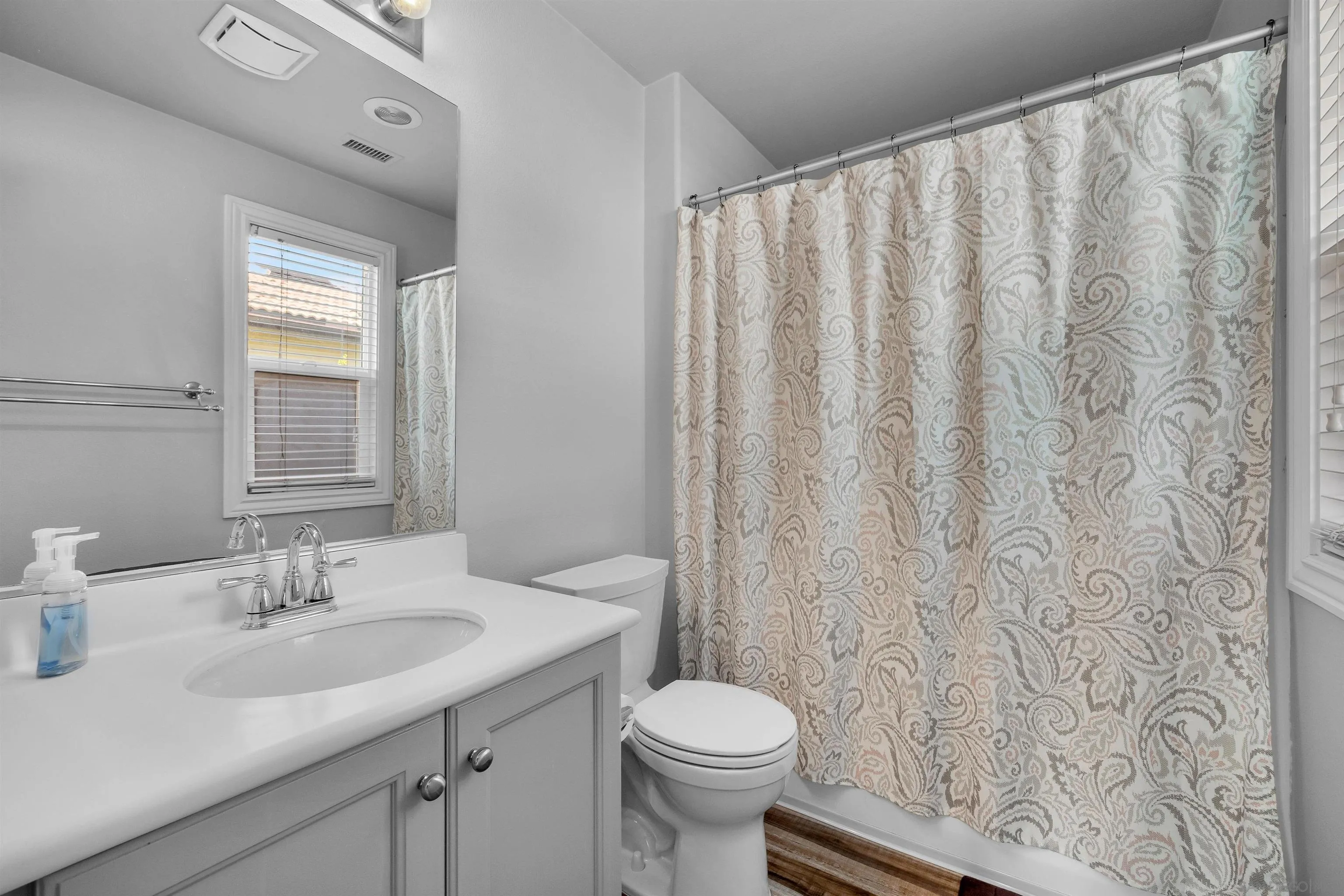 https://cdn.realtyfeed.com/cdn/127/260019564/c9dc4f0a706f7b21b859e22bba78fb00.webp