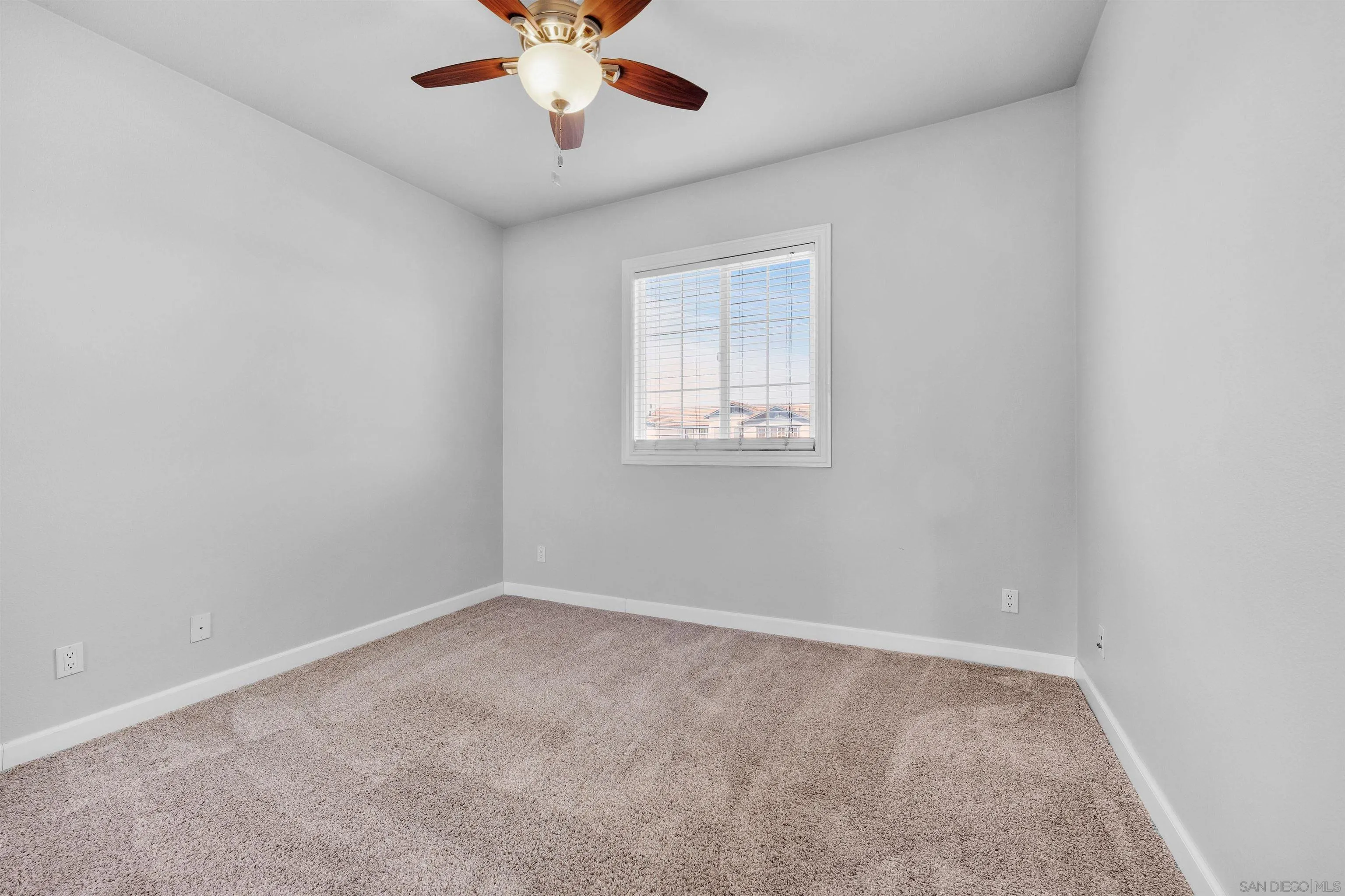 https://cdn.realtyfeed.com/cdn/127/260019564/d5c8b95bdf0b4c319036007d4dc7f57f.webp