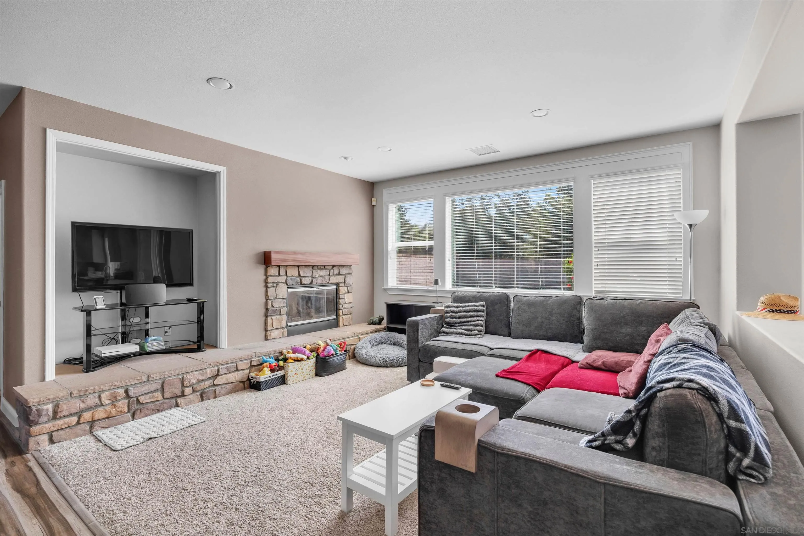https://cdn.realtyfeed.com/cdn/127/260019564/e3dff6cc3d0577de8313756755b512b7.webp