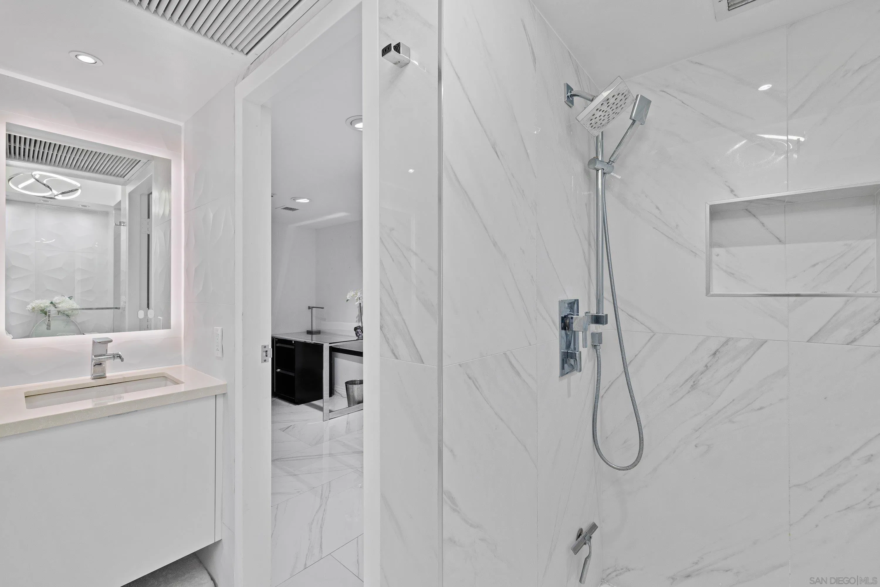 https://cdn.realtyfeed.com/cdn/127/260019566/124ce1ff2eb42195df71ff1248ab6443.webp