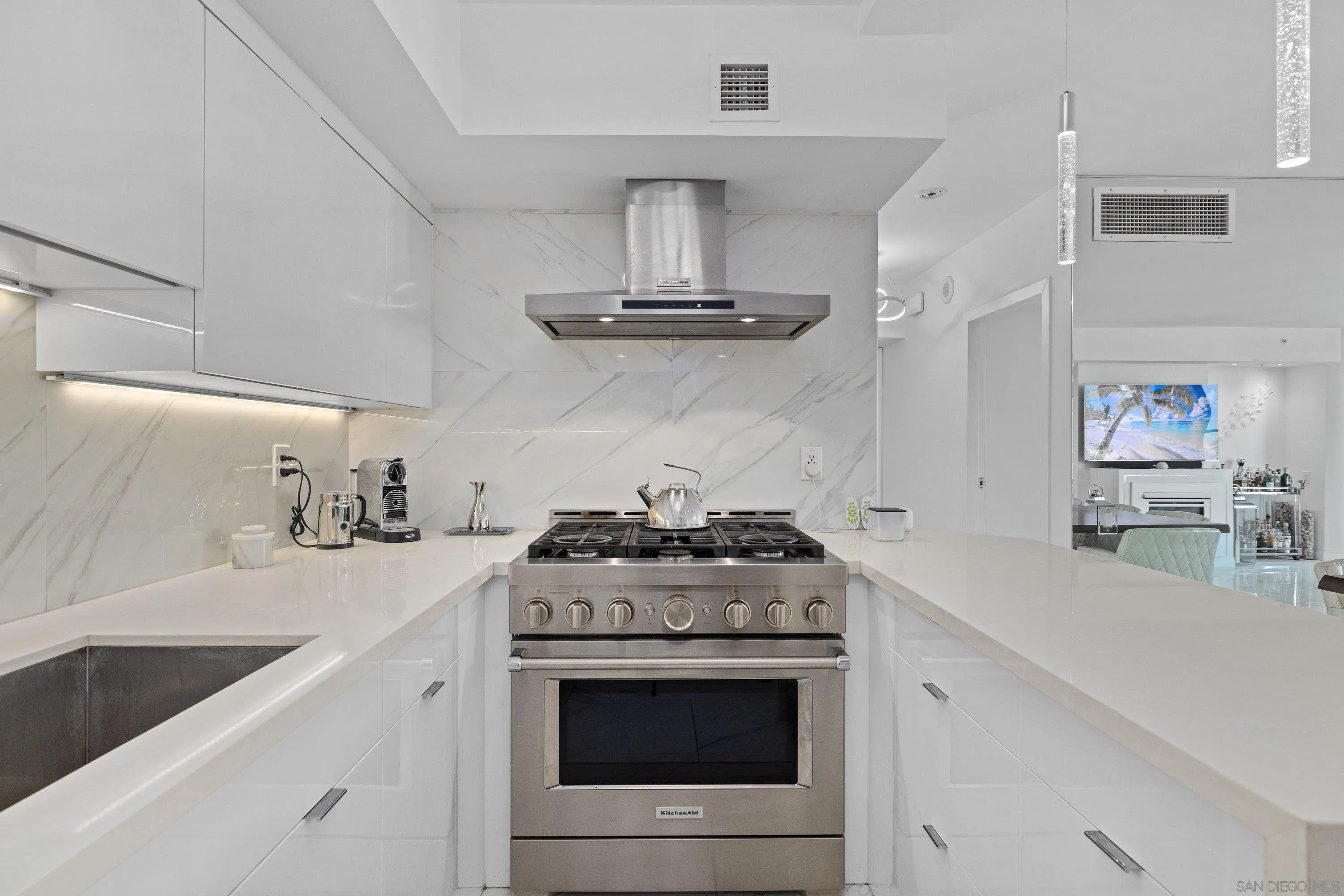 https://cdn.realtyfeed.com/cdn/127/260019566/298488b5e27d7ccf83fa6f0758dc276a.webp