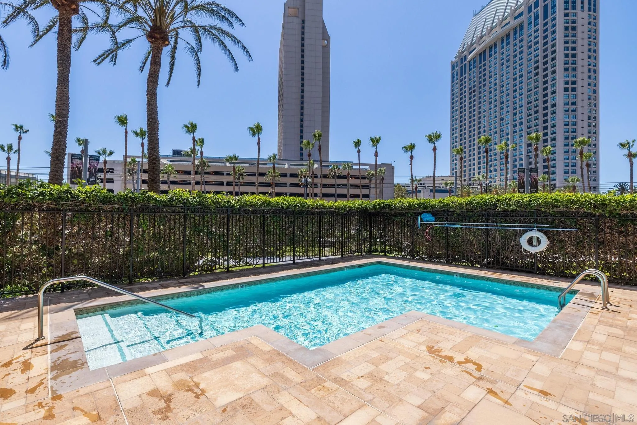 https://cdn.realtyfeed.com/cdn/127/260019566/48a5ddbc0e8baa8bddb2eec5b6f0052b.webp