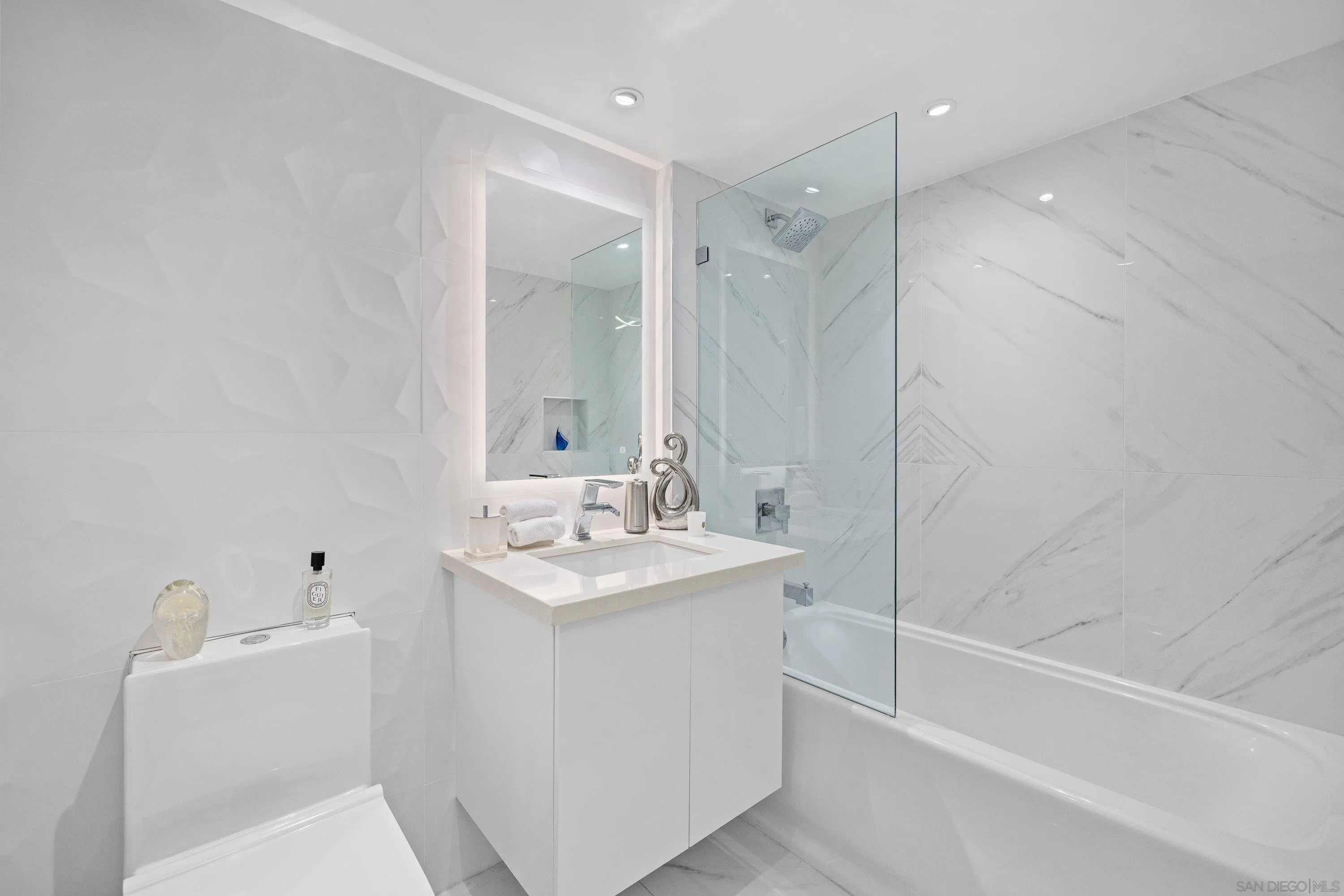 https://cdn.realtyfeed.com/cdn/127/260019566/826e86f04893980f7acf0d1ba6701f88.webp