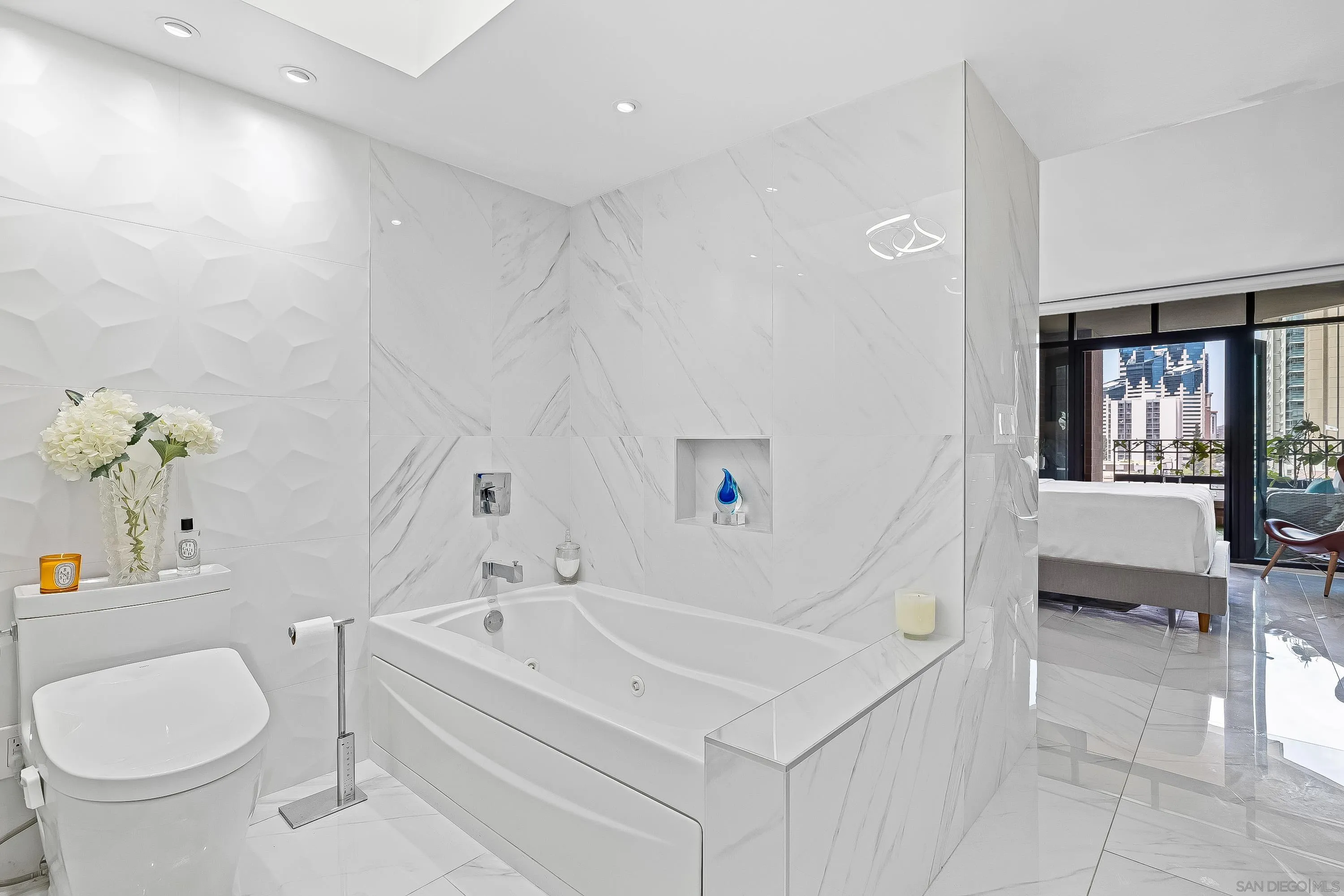 https://cdn.realtyfeed.com/cdn/127/260019566/93cfde0de536834869824fbc6bfd1f6f.webp