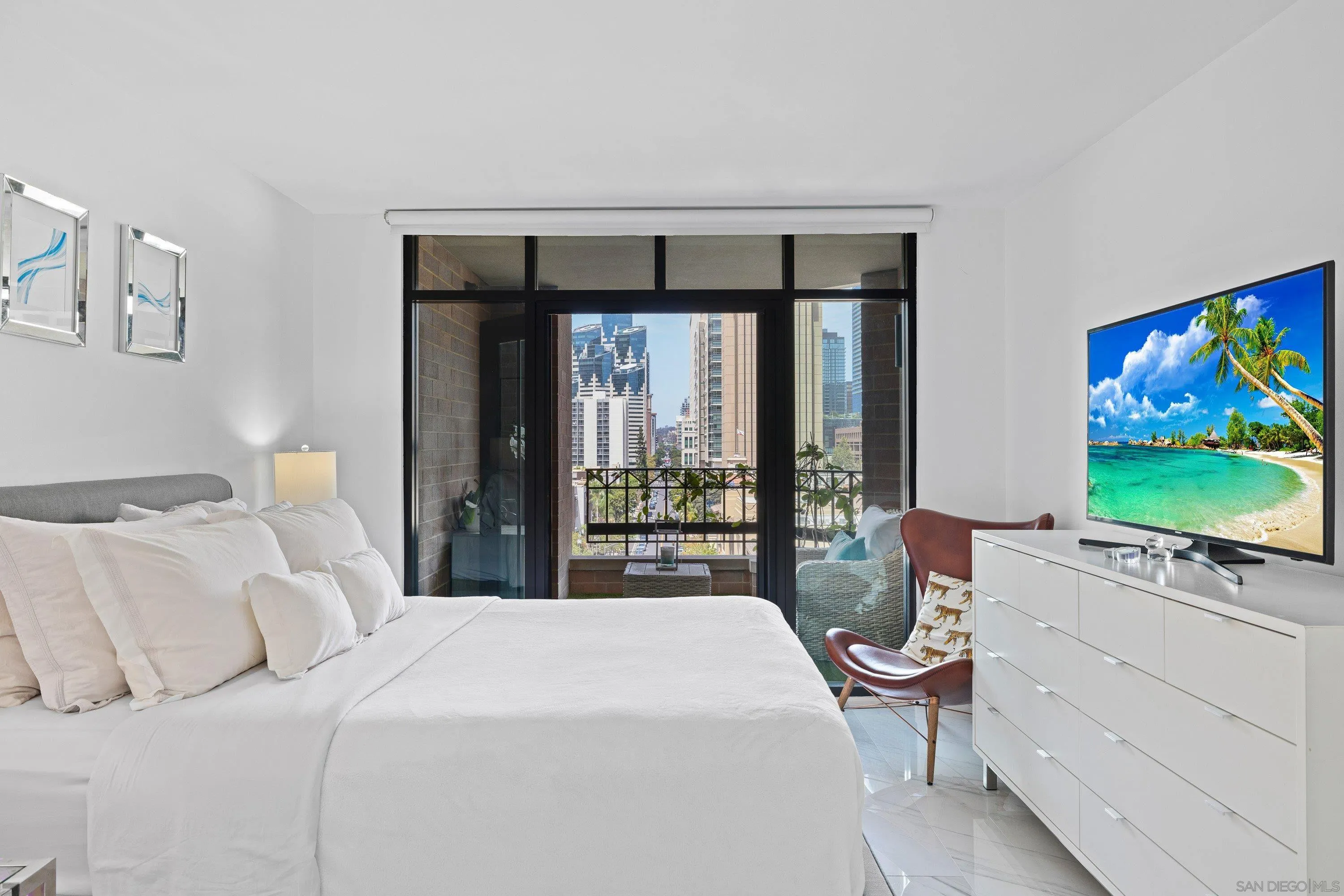 https://cdn.realtyfeed.com/cdn/127/260019566/9f84f035942857139356a4e90f9f8fb6.webp