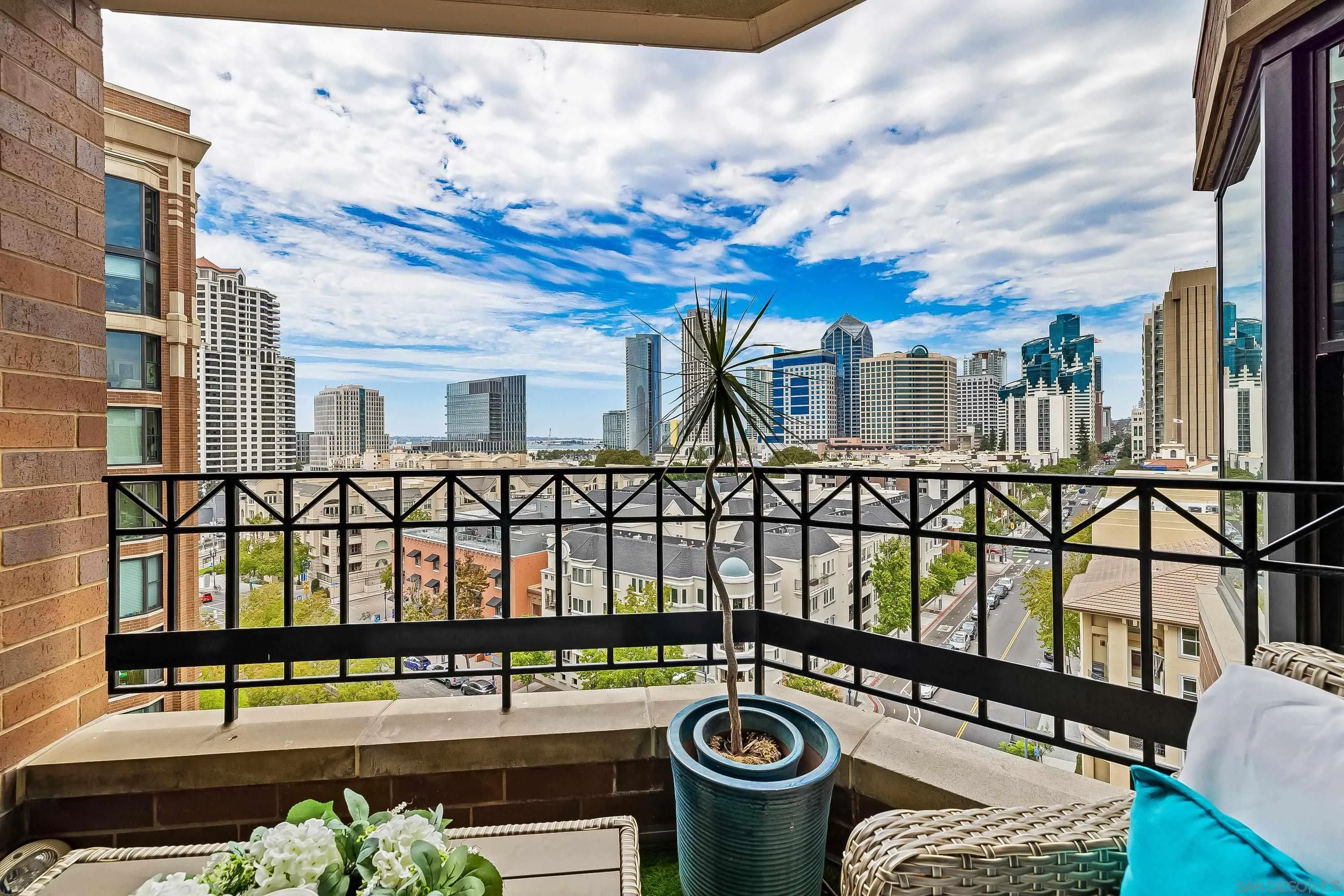 https://cdn.realtyfeed.com/cdn/127/260019566/a4780600ae11a7f4810efe0929b0eae6.webp
