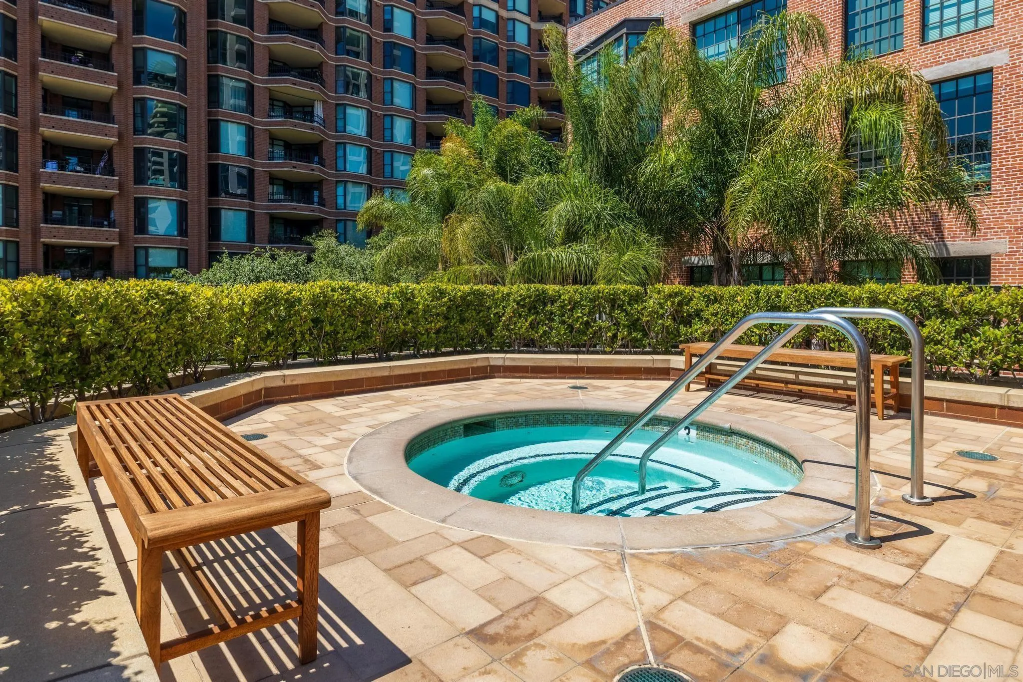 https://cdn.realtyfeed.com/cdn/127/260019566/a7ac0e669ec5575dad176351f514b418.webp