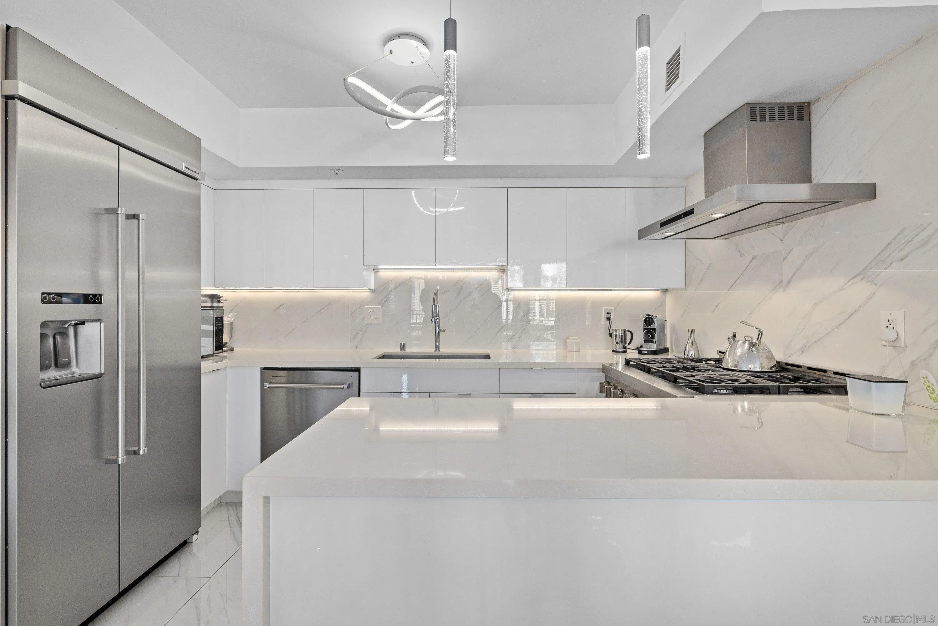 https://cdn.realtyfeed.com/cdn/127/260019566/eb0e152f5f2cb01b8df78c72d599fcee.webp