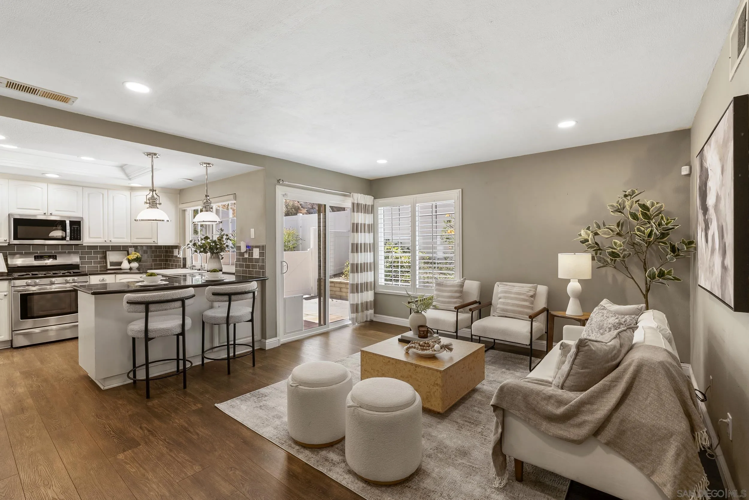 https://cdn.realtyfeed.com/cdn/127/260019568/5e45eb6bd870e757110ffc6a6748e49a.webp
