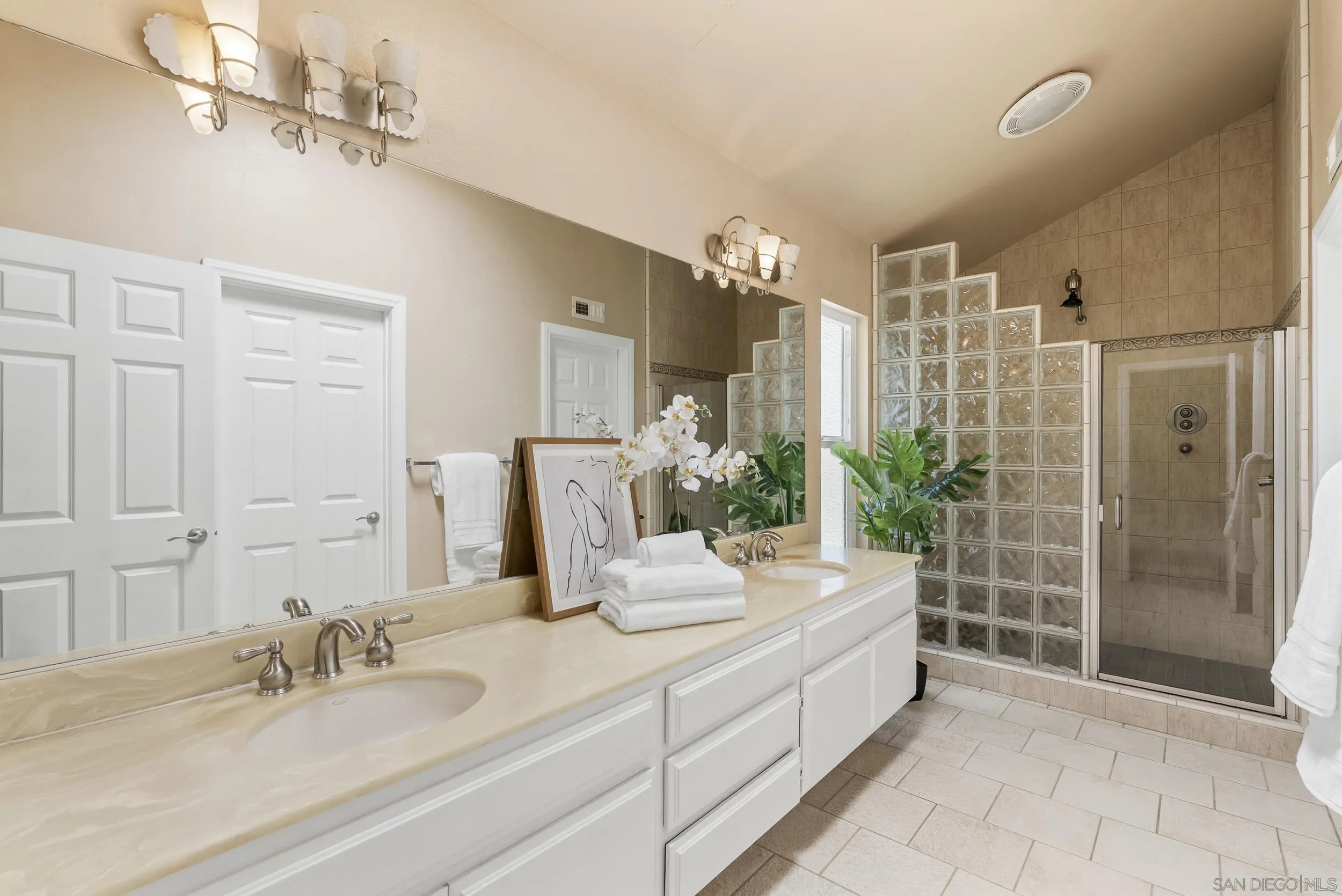 https://cdn.realtyfeed.com/cdn/127/260019568/6a41adc7e6a5c91cd5e4596dc594c41a.webp