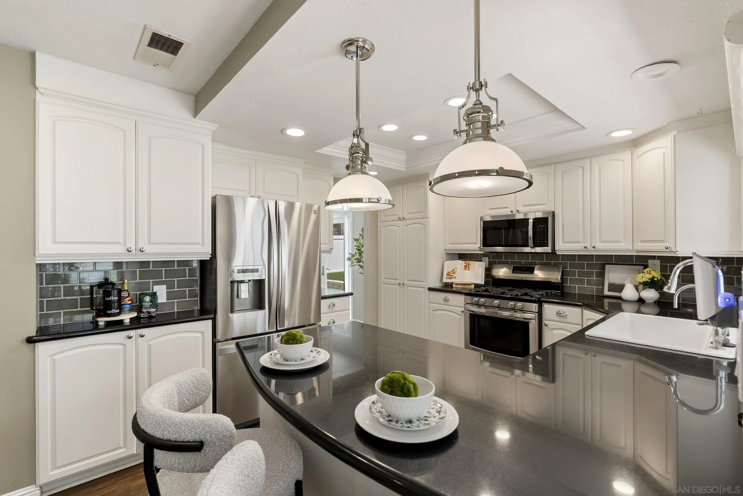 https://cdn.realtyfeed.com/cdn/127/260019568/7a11ff7fb628e905d786bda3ae1281af.webp