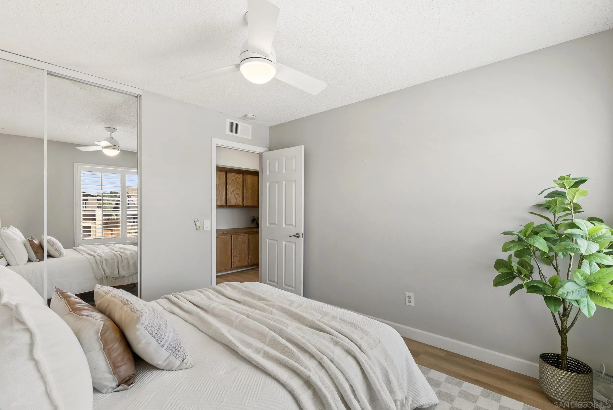 https://cdn.realtyfeed.com/cdn/127/260019568/c6f84c4e6152d1e5a5e710d85065351e.webp