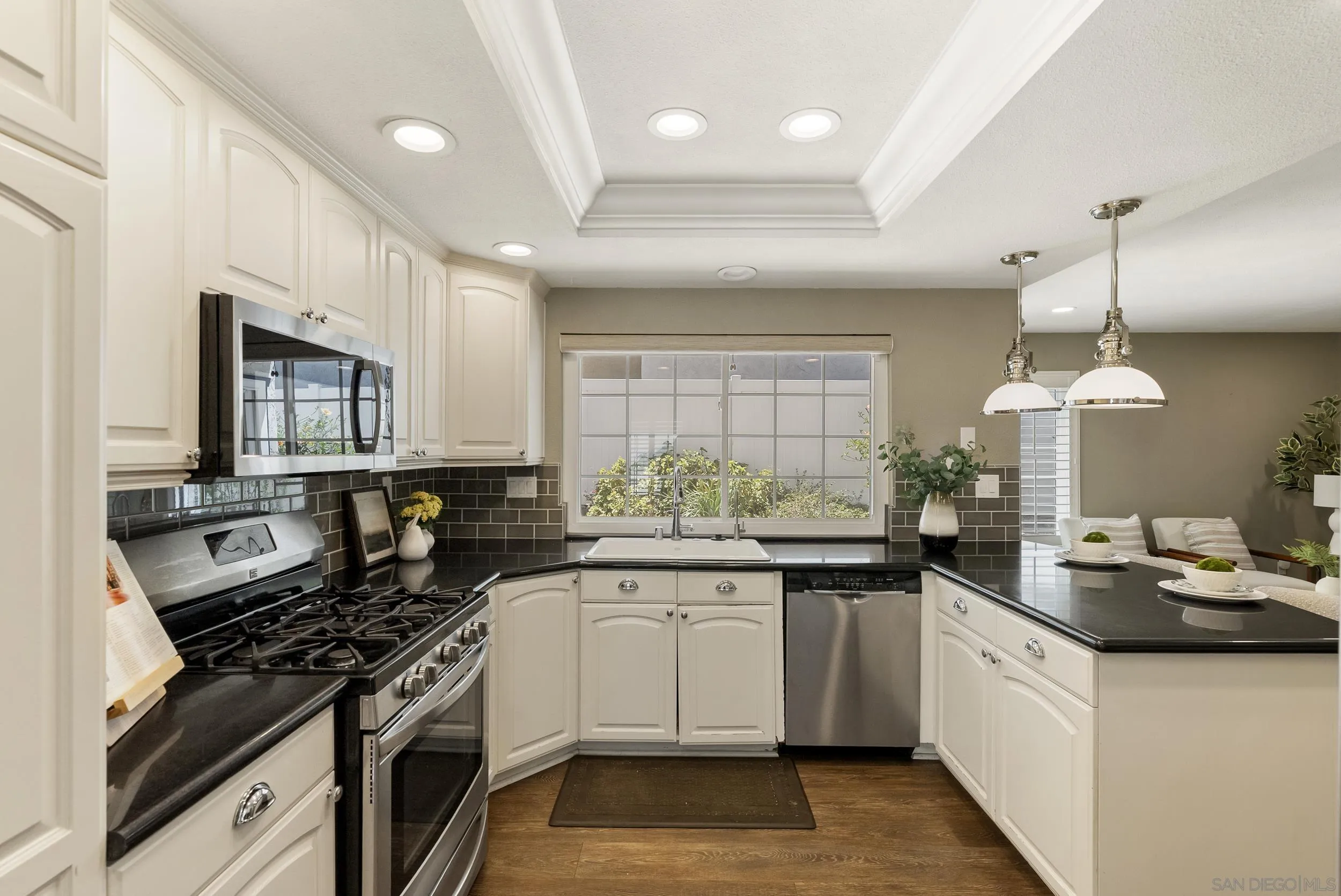 https://cdn.realtyfeed.com/cdn/127/260019568/f39305f042b267ff606b214f573998d8.webp