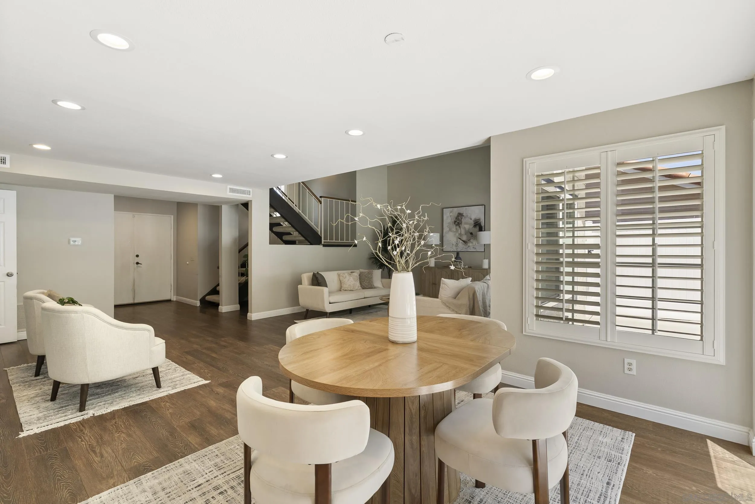 https://cdn.realtyfeed.com/cdn/127/260019568/f43ed253e06c6d149d3e7a88192d2dd0.webp