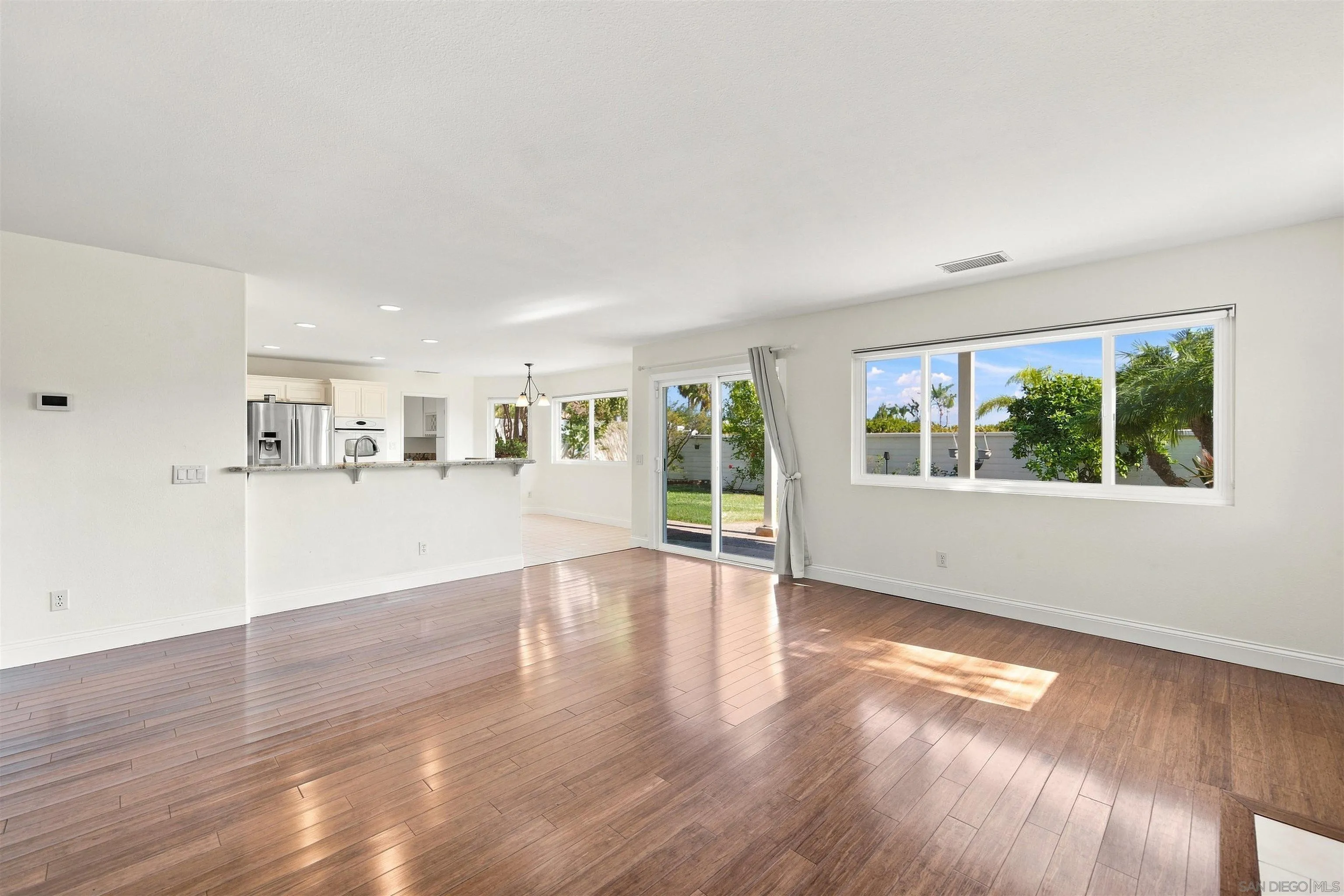 https://cdn.realtyfeed.com/cdn/127/260019571/8f74f2fce62df7dc07d4de5bce1a5059.webp