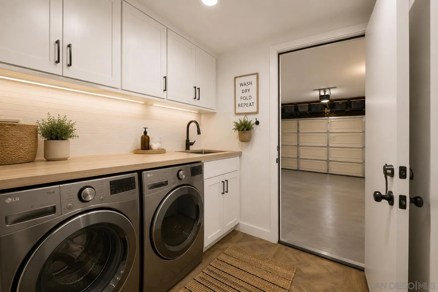 https://cdn.realtyfeed.com/cdn/127/260019572/57bc058344f7f12b43e1d5ed0f53bf90.webp