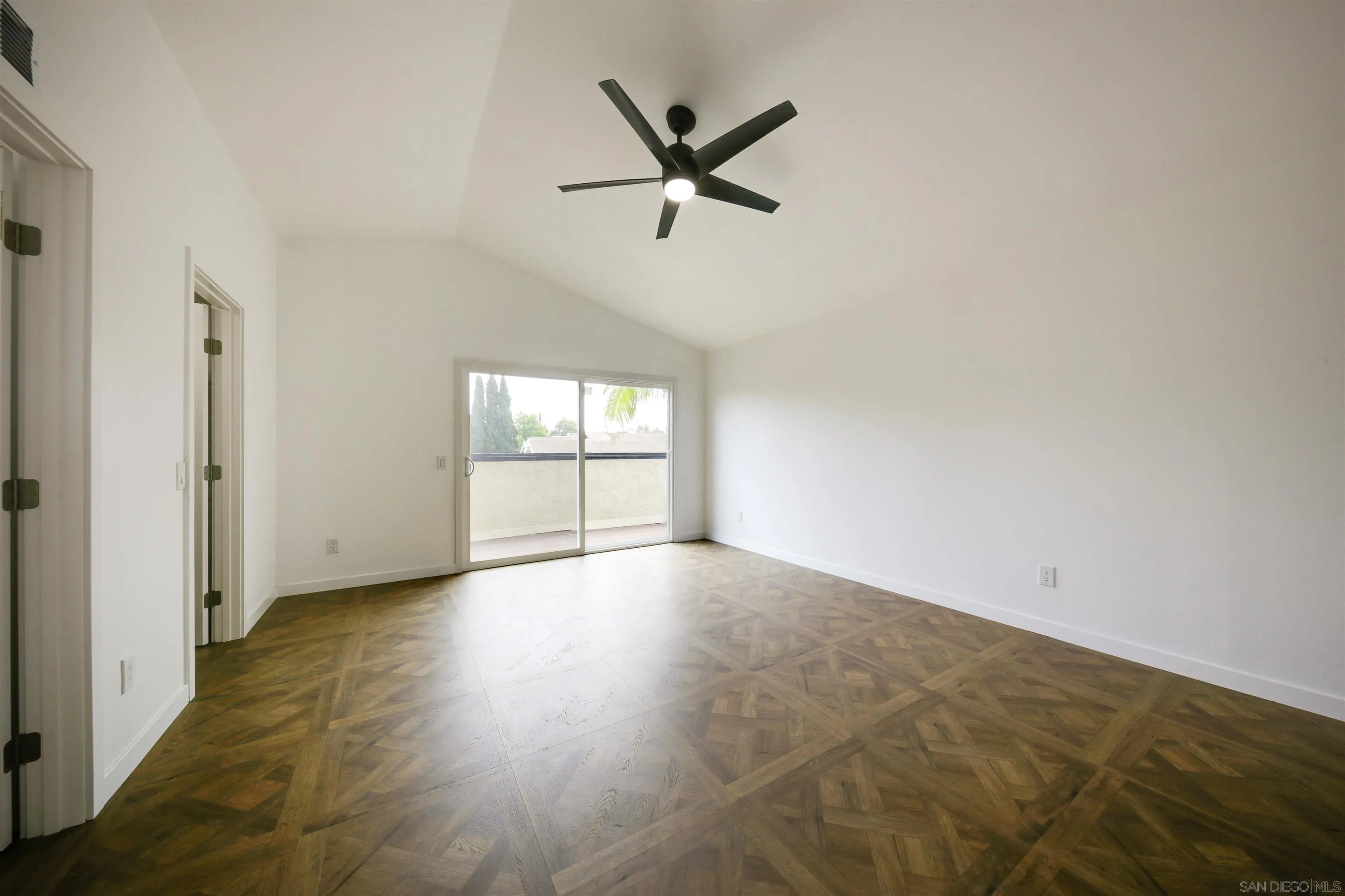 https://cdn.realtyfeed.com/cdn/127/260019572/ec72336a416697e997d9154ac5264fc3.webp