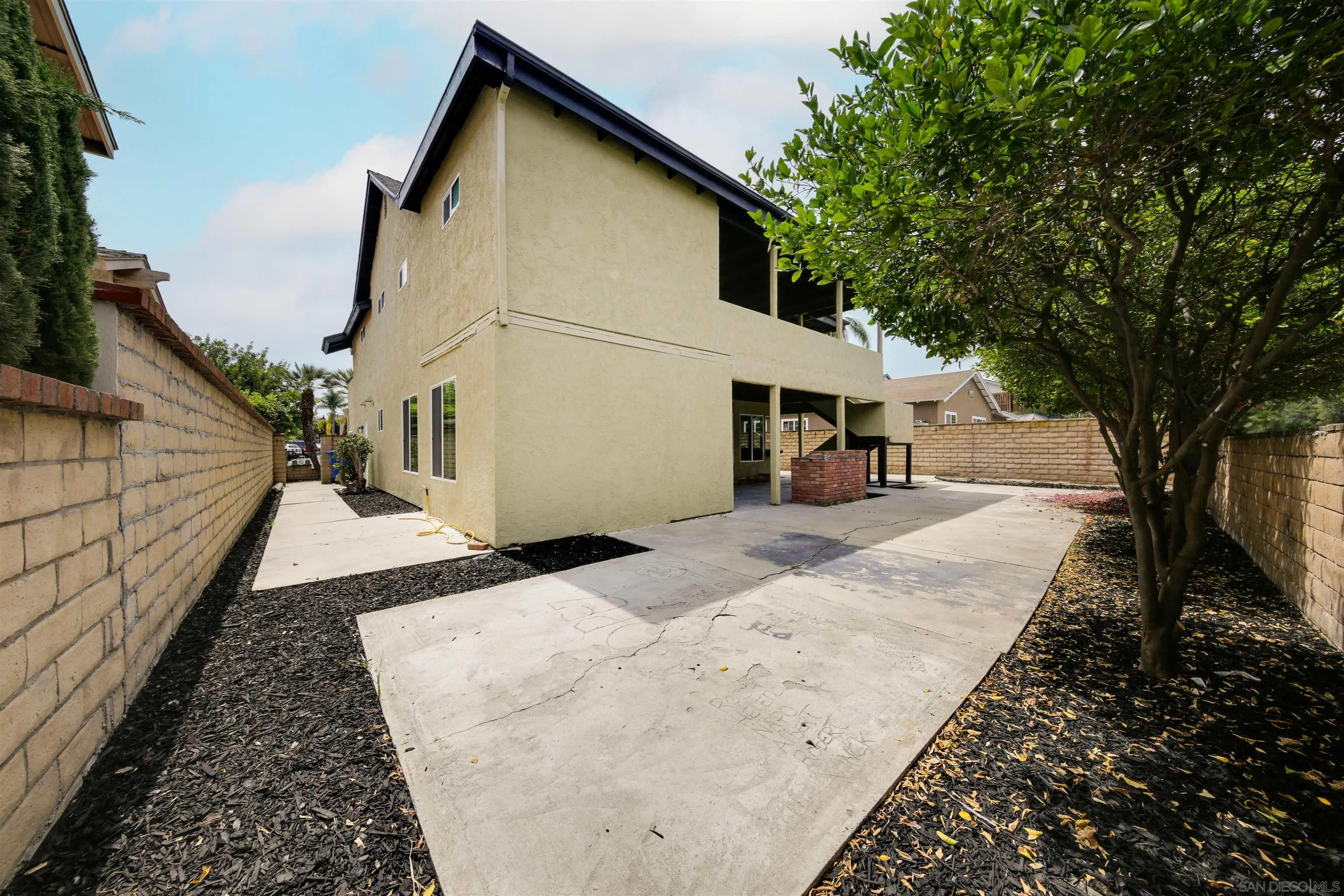 https://cdn.realtyfeed.com/cdn/127/260019572/ed06560ff980956214b5021cca334ca0.webp