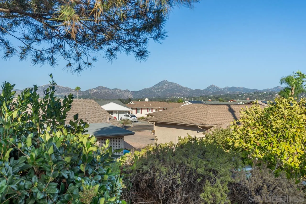 https://cdn.realtyfeed.com/cdn/127/260019574/43623aa11bef84f5355770b77b161f34.webp