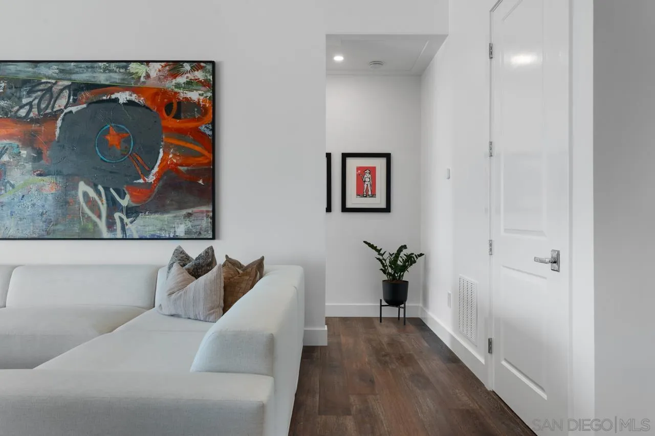 https://cdn.realtyfeed.com/cdn/127/260019575/378099885fc42e0bcf3a2799450eba9e.webp