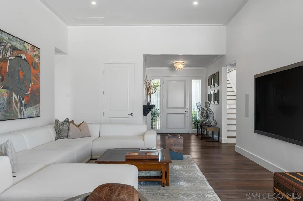 https://cdn.realtyfeed.com/cdn/127/260019575/81eb656eaba112d1eb11de26cb2fb80c.webp