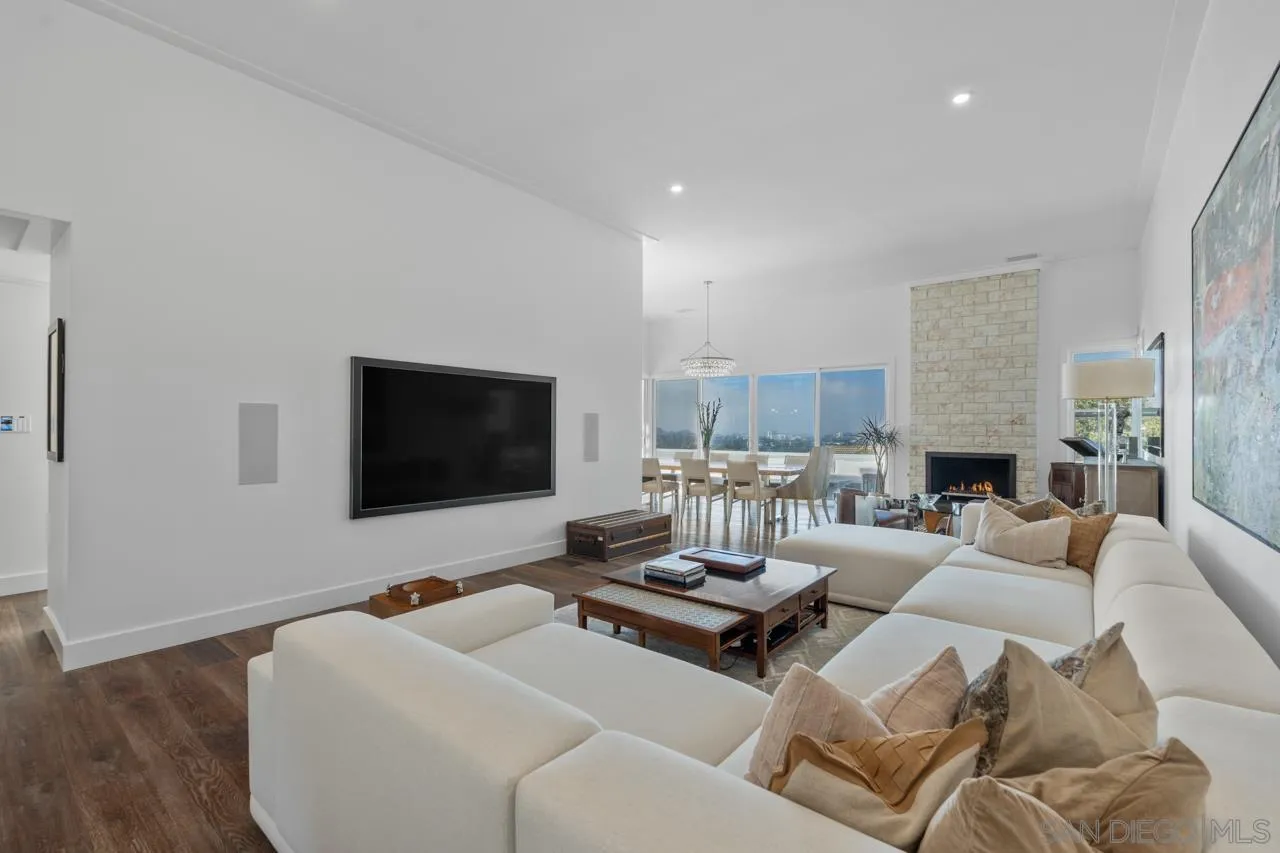 https://cdn.realtyfeed.com/cdn/127/260019575/adc5e2e13bbea09adff474f260f51cb3.webp