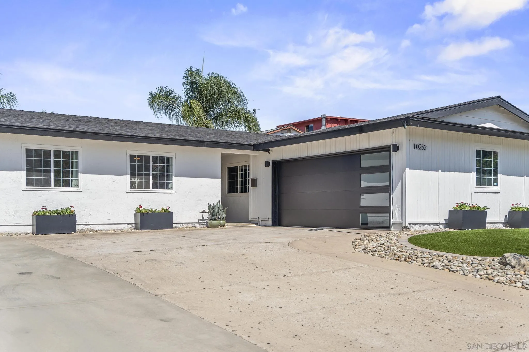 https://cdn.realtyfeed.com/cdn/127/260019576/16907da8f8d875aeacafde230acba4b5.webp