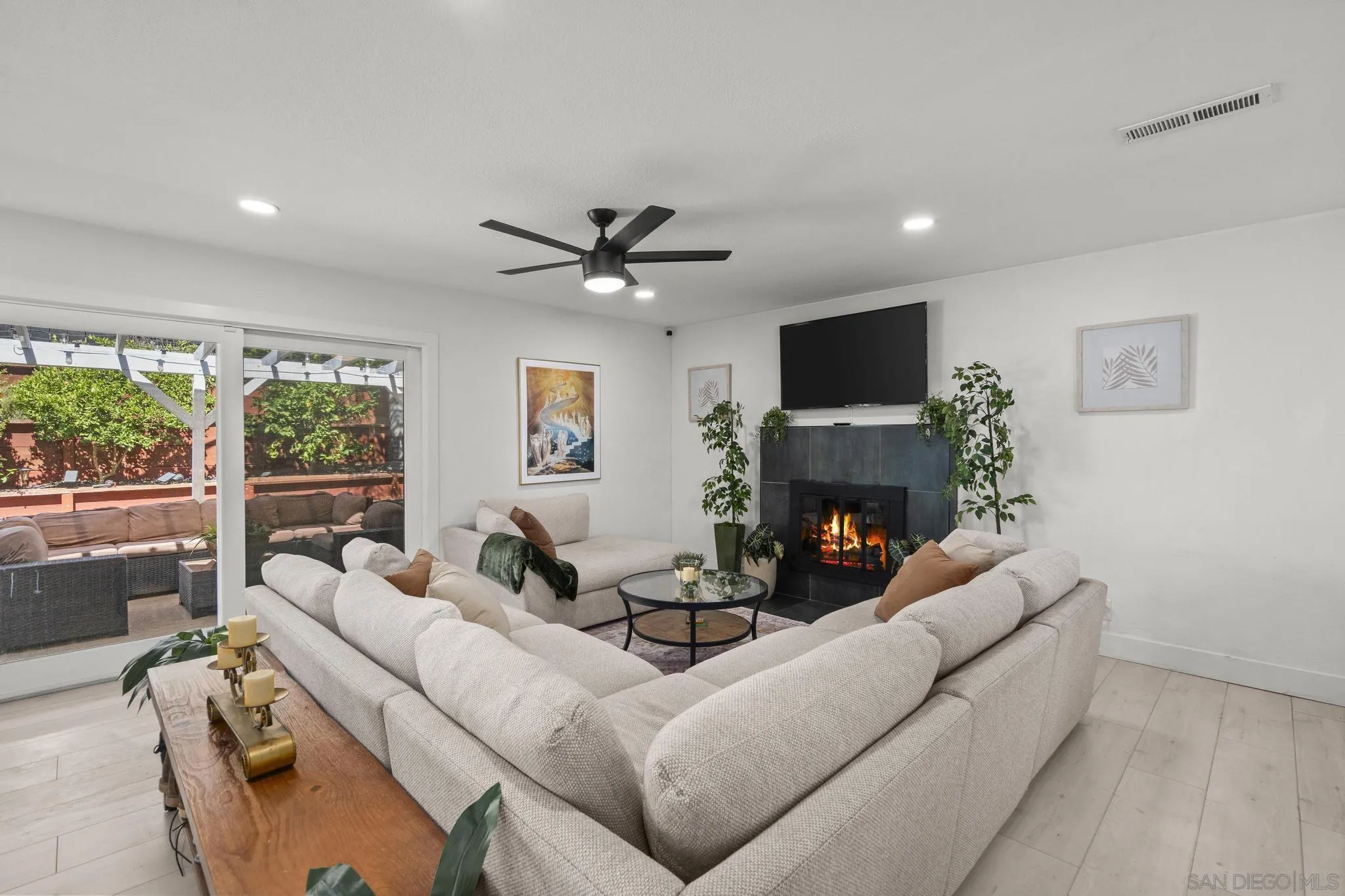 https://cdn.realtyfeed.com/cdn/127/260019576/2ee9a987d42e170e48f379f8255181e5.webp