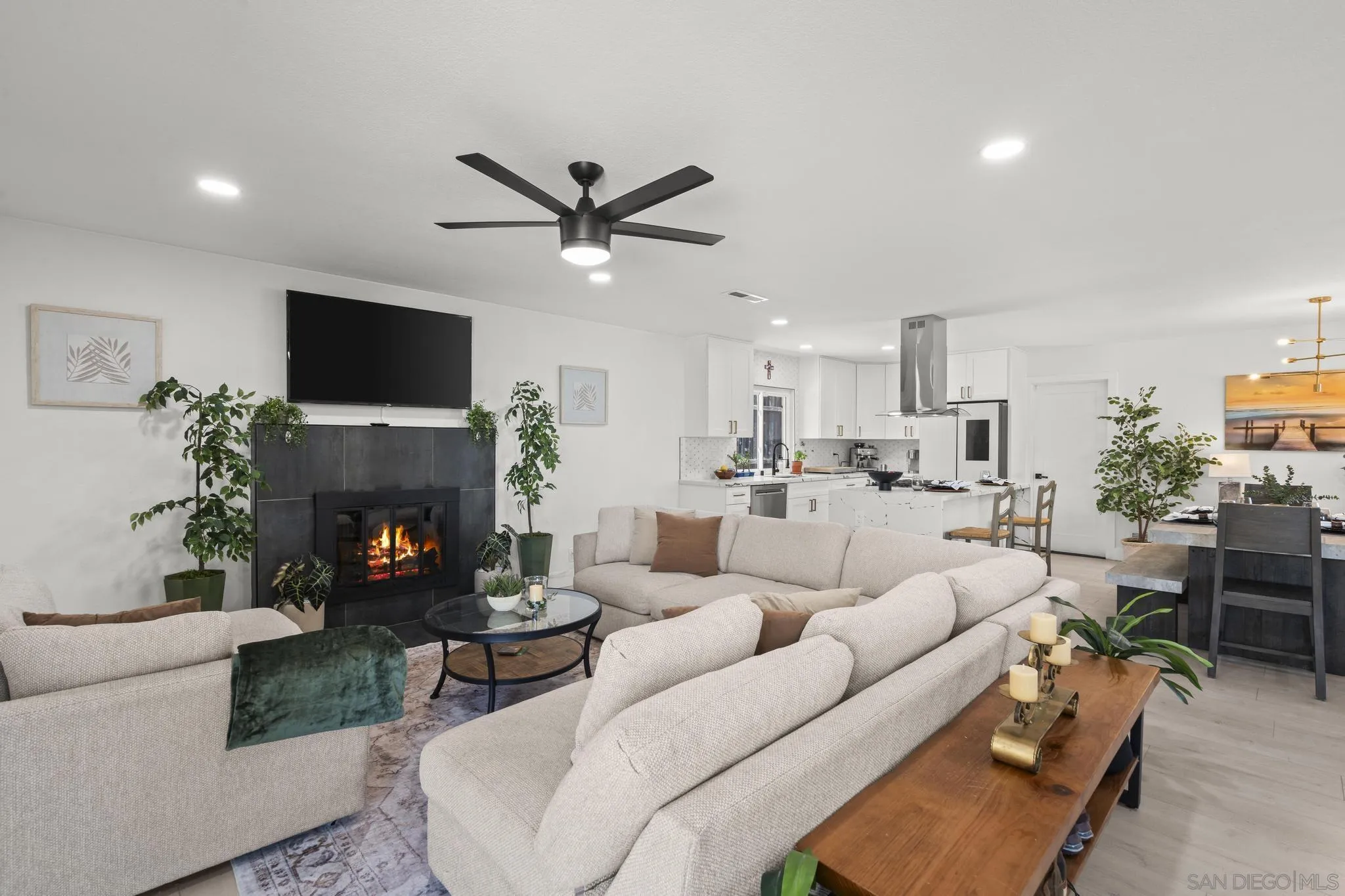 https://cdn.realtyfeed.com/cdn/127/260019576/388b100ad5c586bed7baa66e49938d59.webp