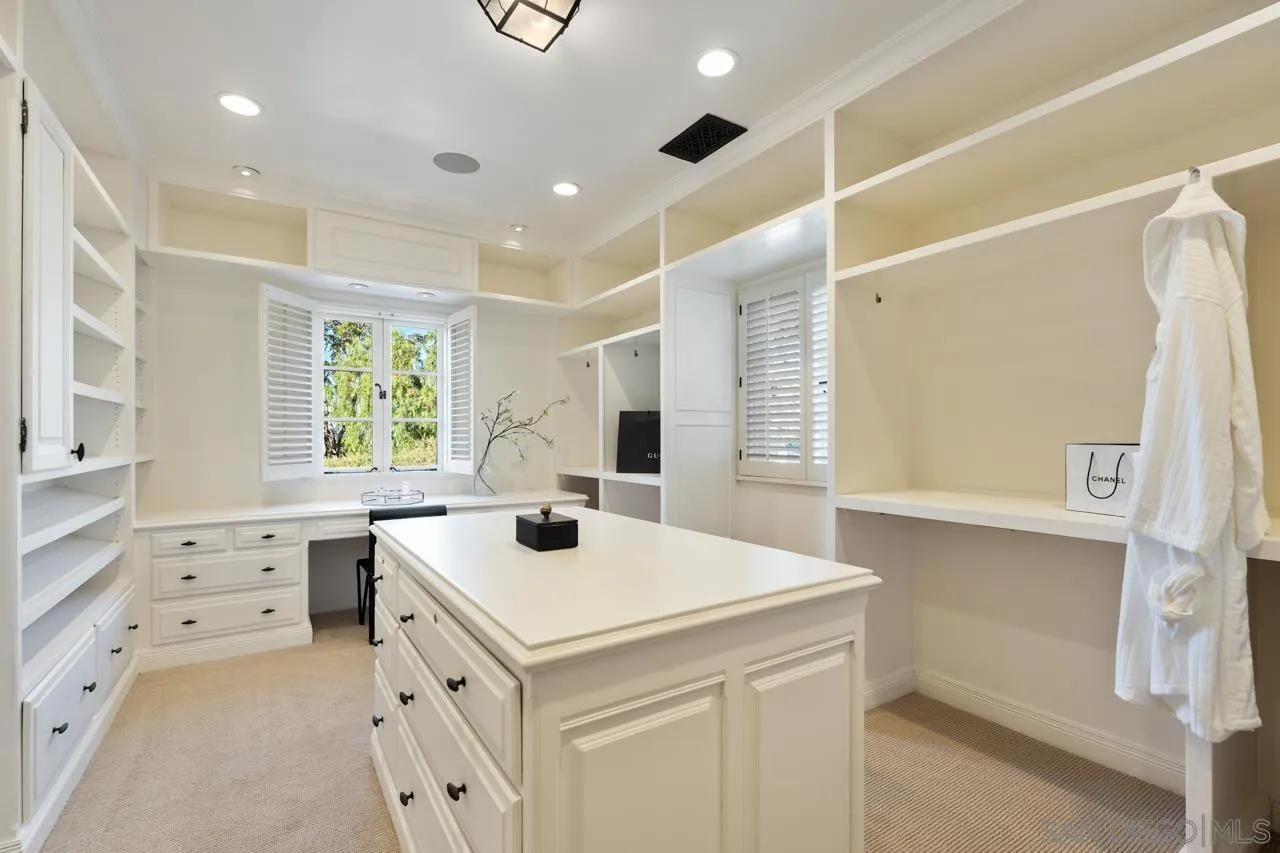 https://cdn.realtyfeed.com/cdn/127/260019577/bc17ba85f9125b623ab429a5bed575af.webp