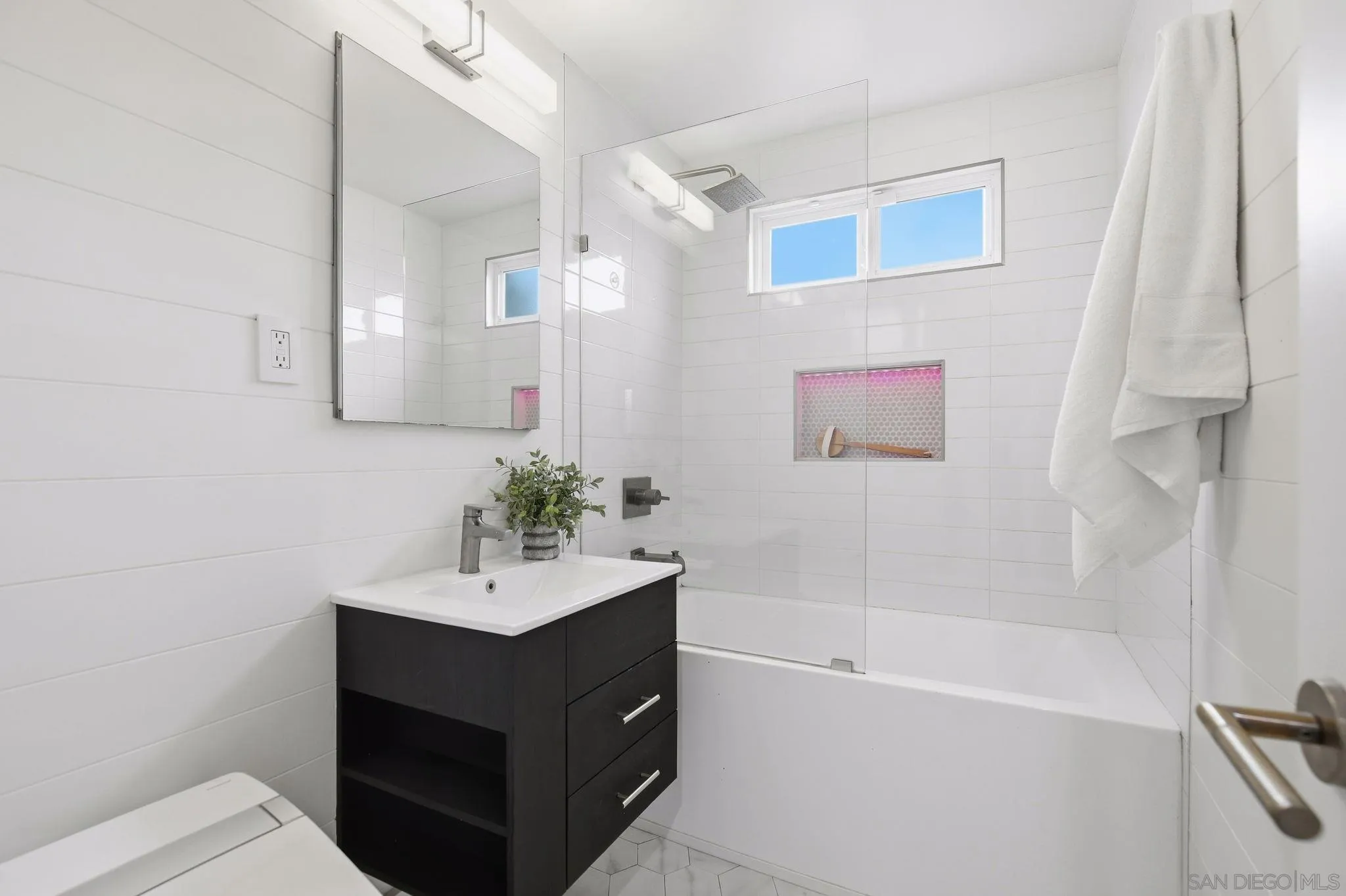 Photo #12: 260019579 Listing: Photo #12
