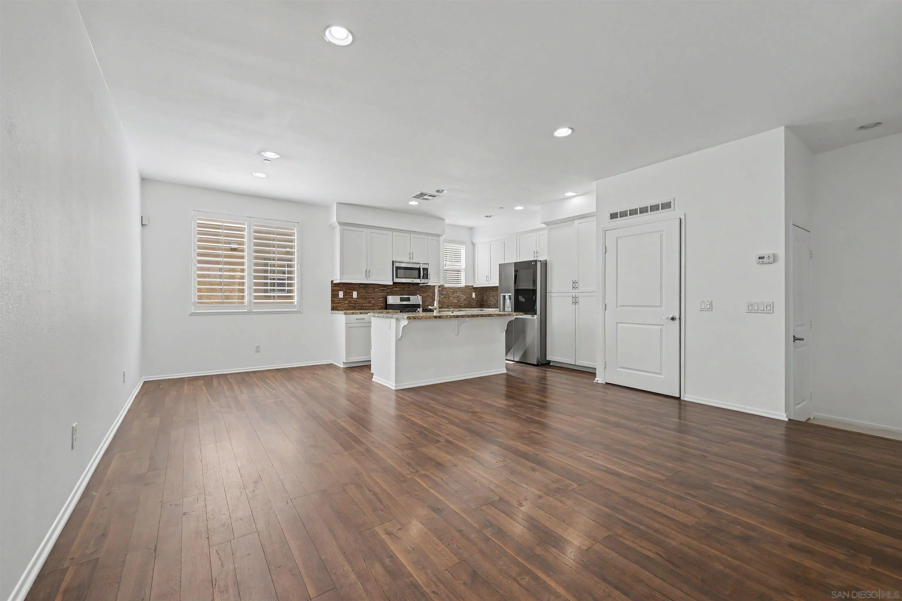 https://cdn.realtyfeed.com/cdn/127/260019583/6722bf5b7c3e80957063b2e2f0d1e451.webp