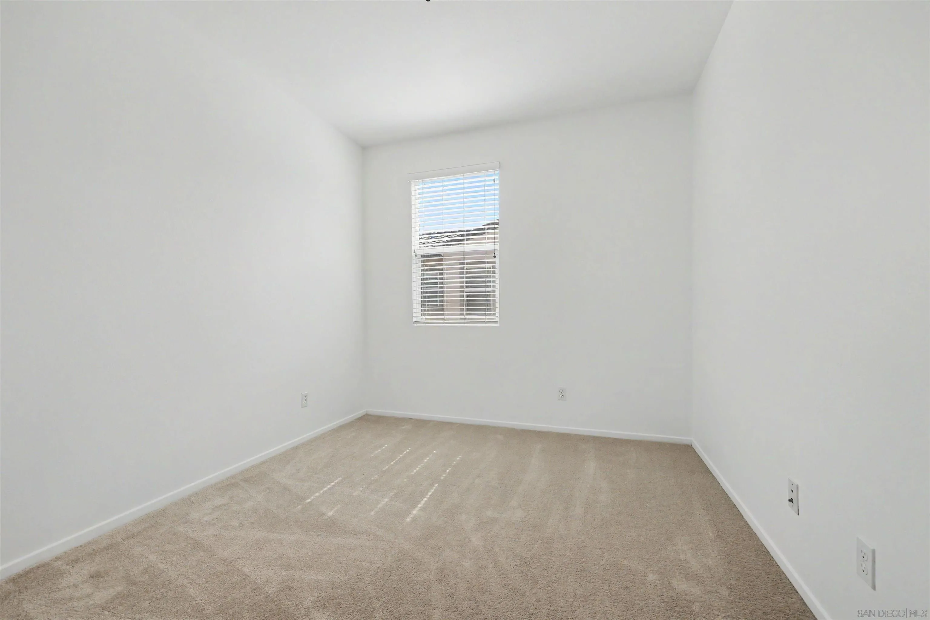 https://cdn.realtyfeed.com/cdn/127/260019583/bb96101957bce30a9054de4f1d1001ec.webp