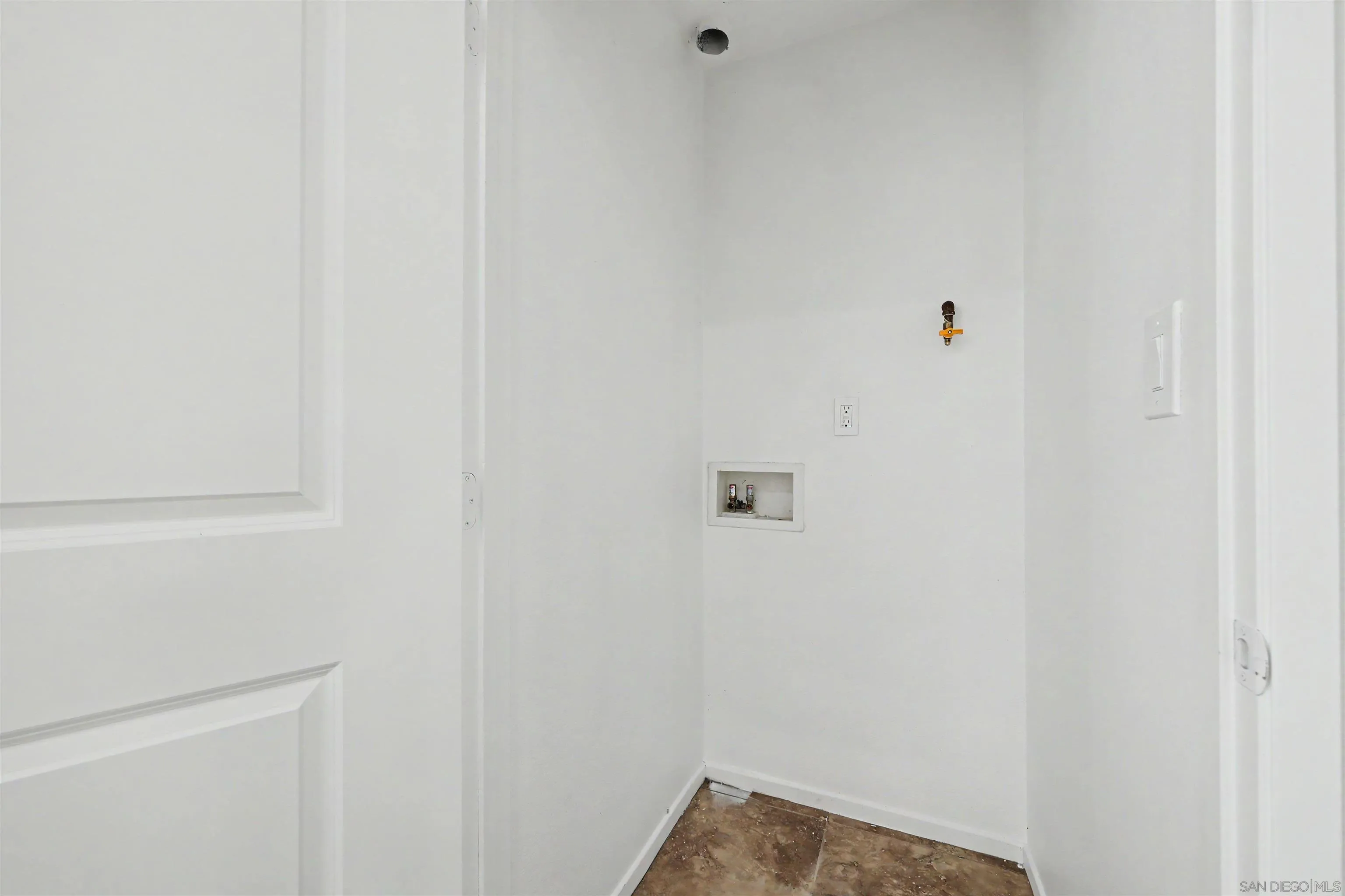 https://cdn.realtyfeed.com/cdn/127/260019583/c6869de5cdc98294f05190feac213703.webp