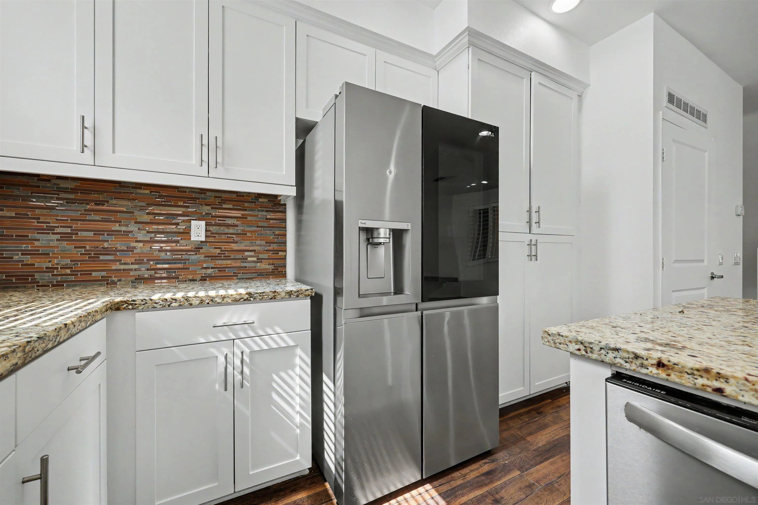 https://cdn.realtyfeed.com/cdn/127/260019583/d6c20a9490f4e13cc06ec1a46aabd0d7.webp