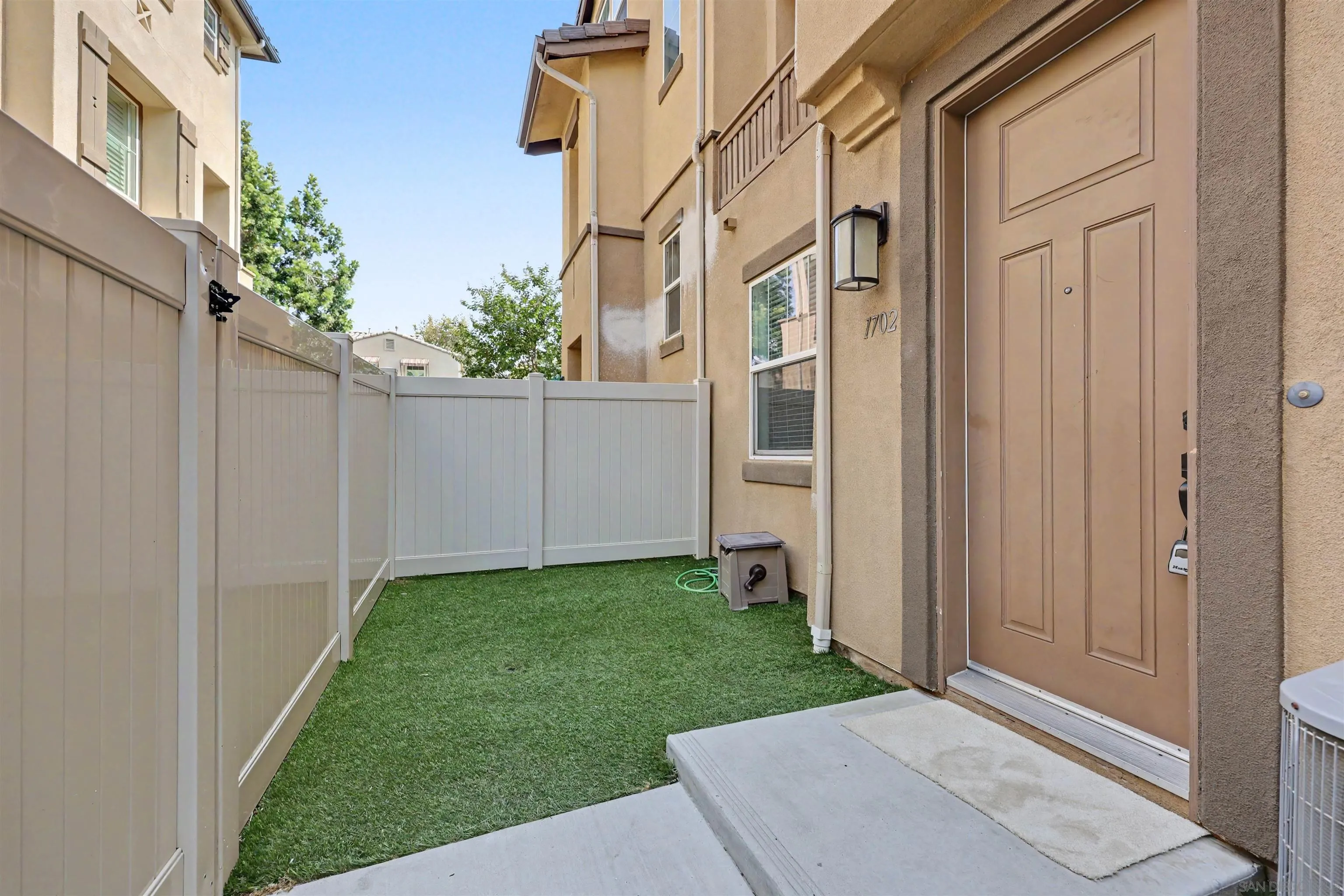 https://cdn.realtyfeed.com/cdn/127/260019583/e9d4b3072bc73082d09132f0b843c894.webp