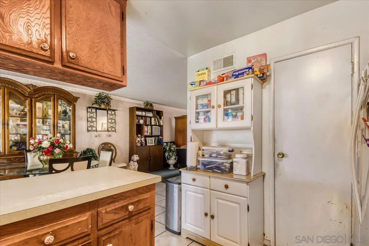 https://cdn.realtyfeed.com/cdn/127/260019589/1f78132d252eecd0a0b4e267fafdf309.webp